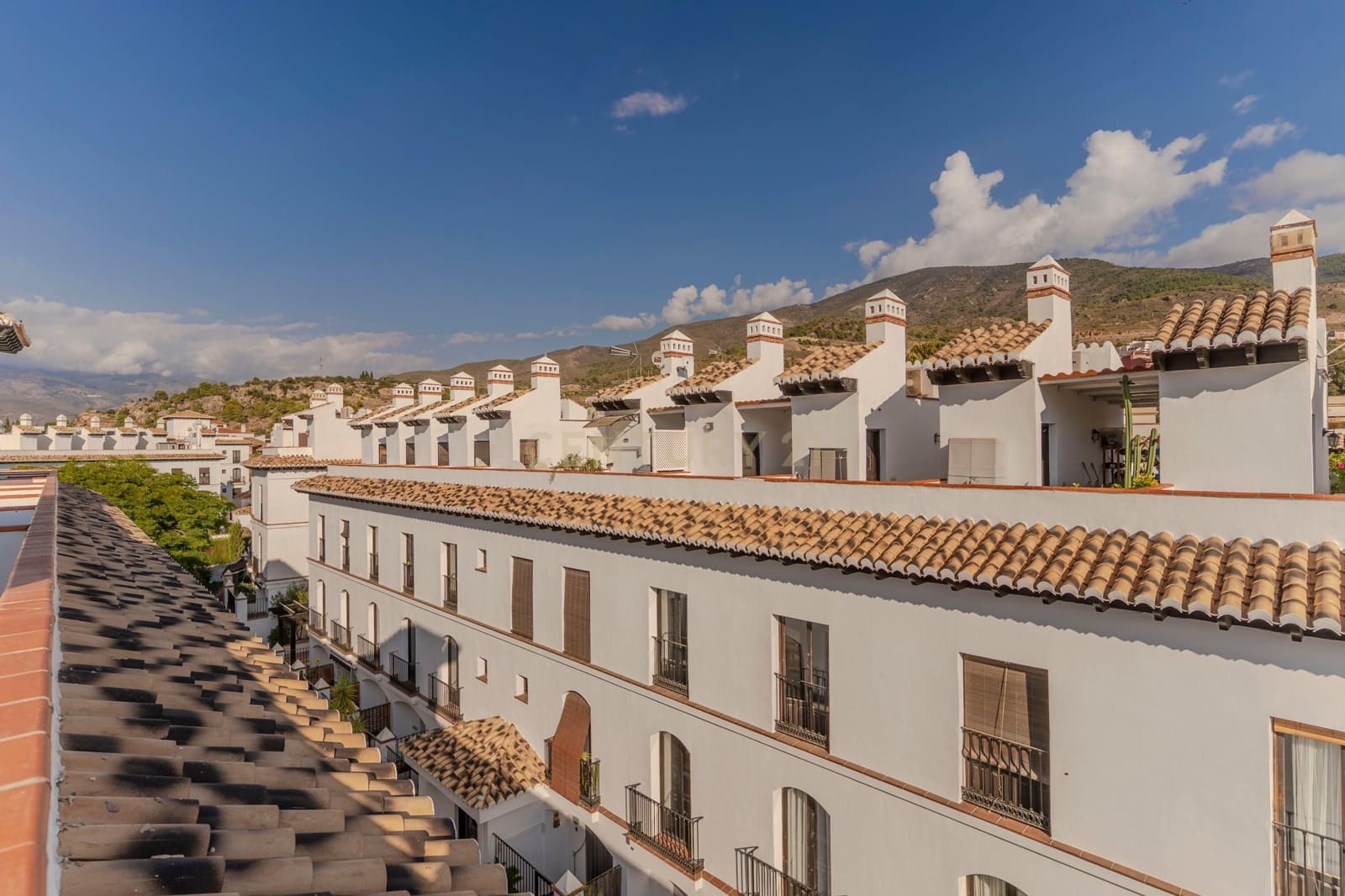 2 soveværelse Lejlighed til salg i Velez de Benaudalla med swimmingpool - € 134.000 (Ref: 9322375)