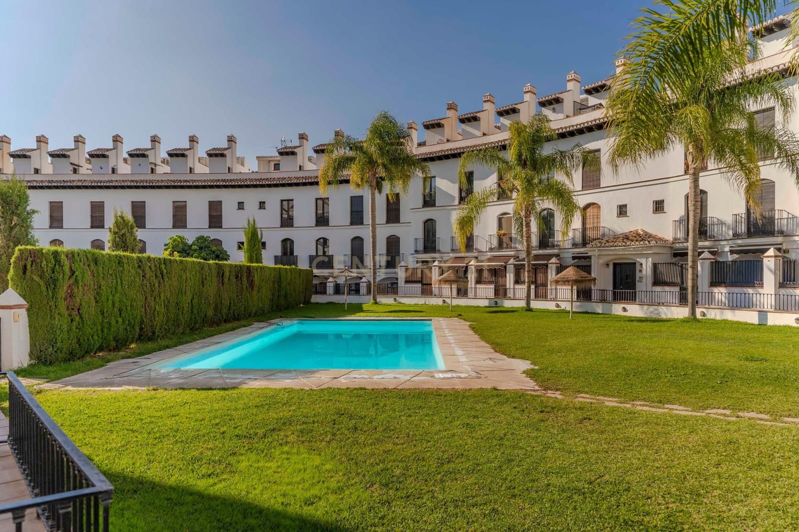 2 soveværelse Lejlighed til salg i Velez de Benaudalla med swimmingpool - € 134.000 (Ref: 9322375)