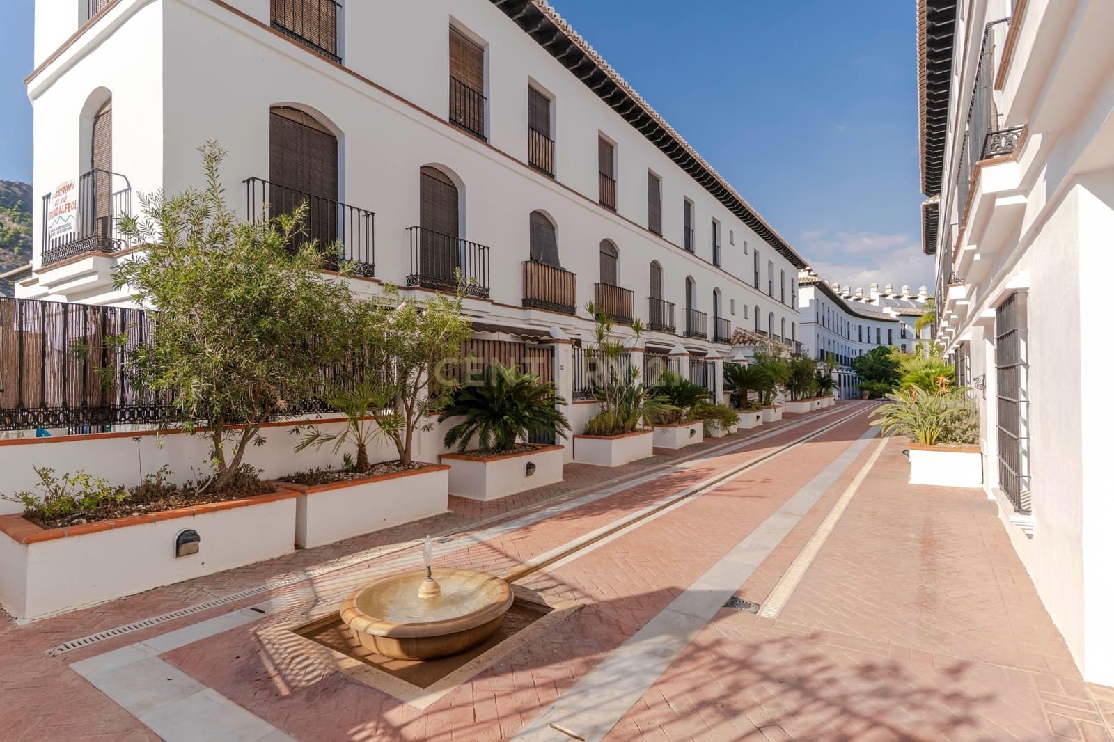 2 soveværelse Lejlighed til salg i Velez de Benaudalla med swimmingpool - € 134.000 (Ref: 9322375)