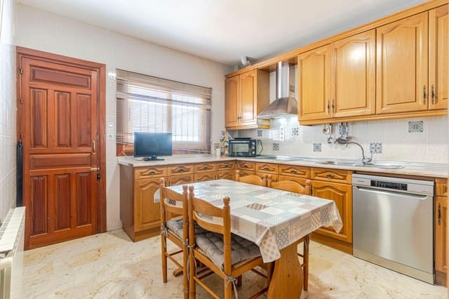 5 soveværelse Byhus til salg i Pinos Puente med garage - € 165.000 (Ref: 9331057)