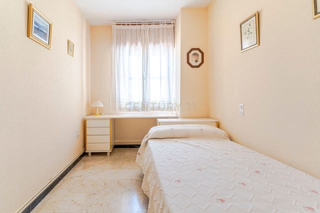 5 soveværelse Byhus til salg i Pinos Puente med garage - € 165.000 (Ref: 9331057)