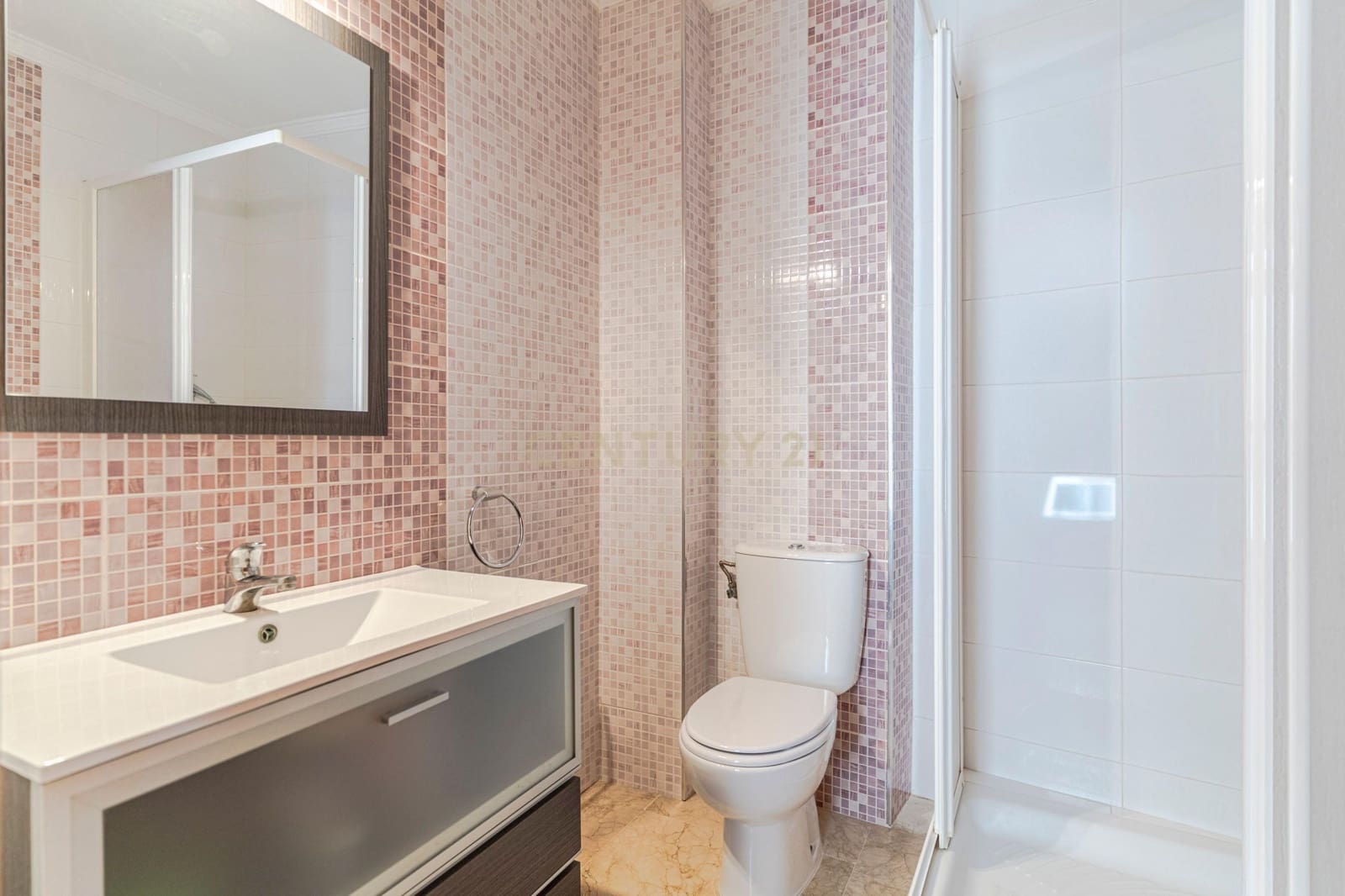 5 chambre Maison de Ville à vendre à Pinos Puente avec garage - 165 000 € (Ref: 9331057)