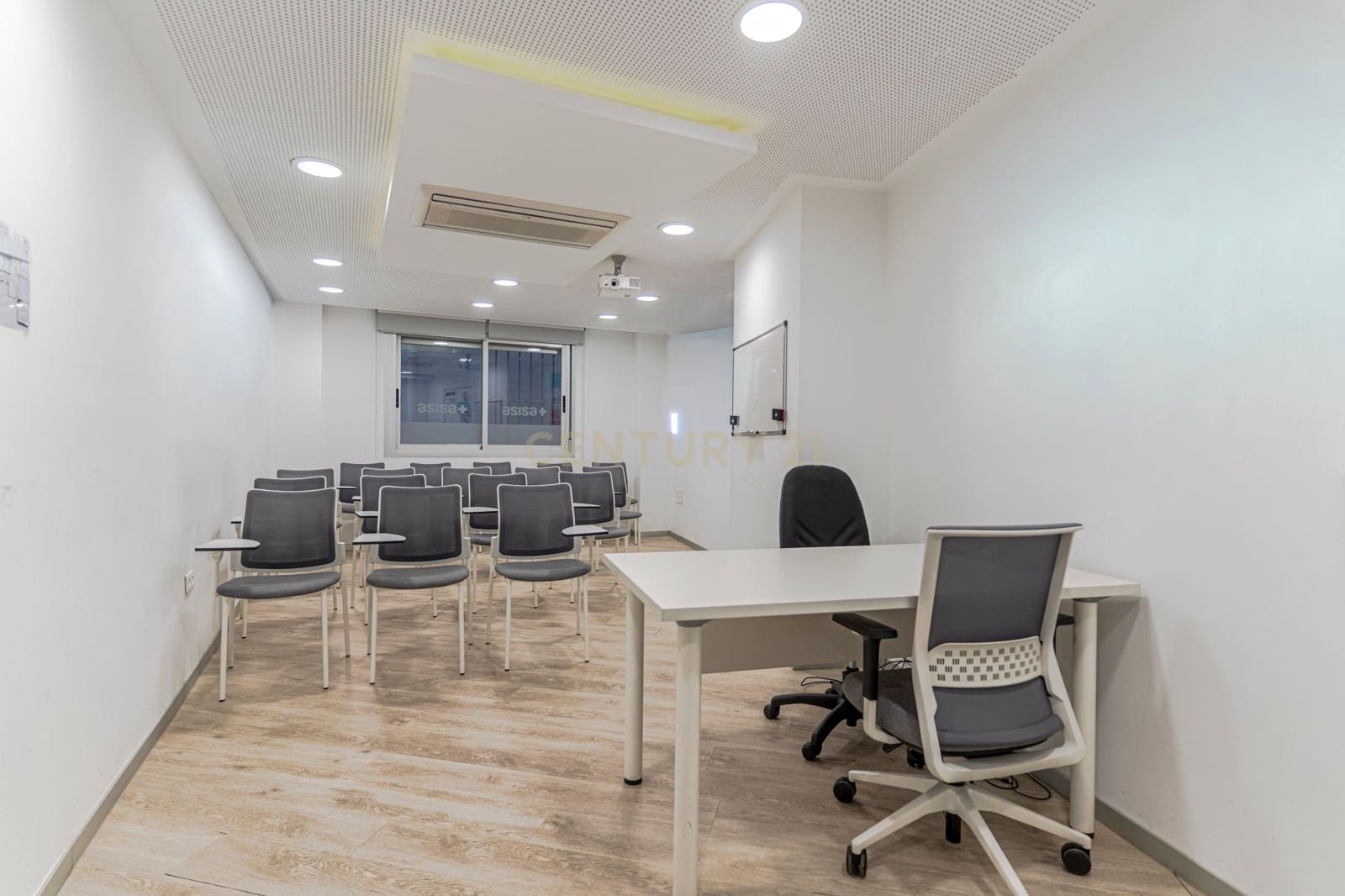 Kontor til salgs i Granada by - € 550 000 (Ref: 9354535)