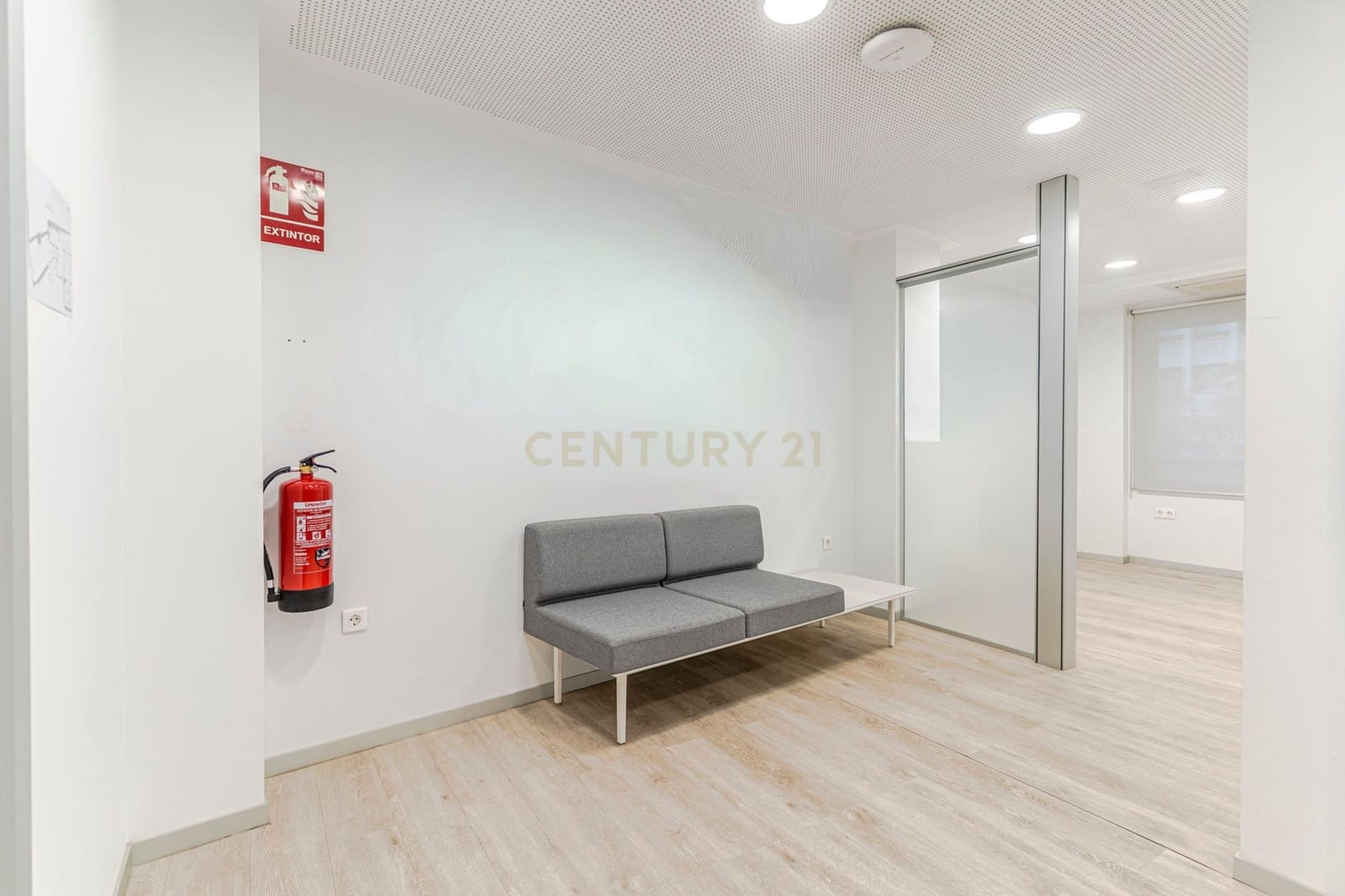 Kontor til salgs i Granada by - € 550 000 (Ref: 9354535)