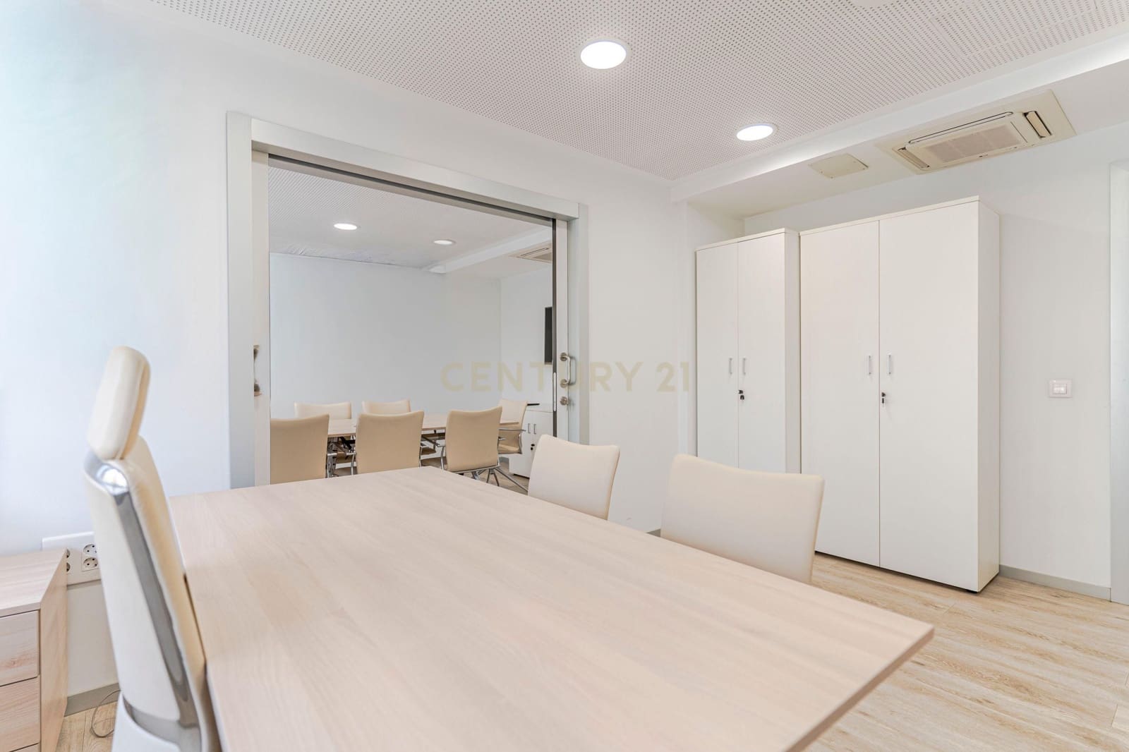 Kontor til salgs i Granada by - € 550 000 (Ref: 9354535)