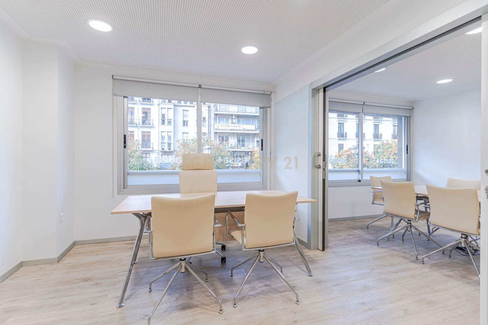 Kontor til salgs i Granada by - € 550 000 (Ref: 9354535)