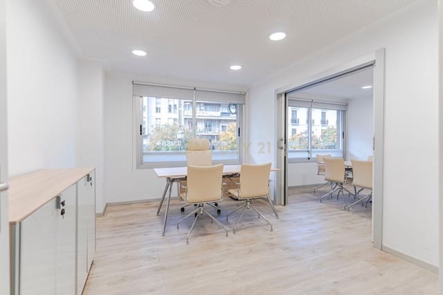 Kontor til salgs i San Matías - Realejo, Granada by - € 550 000 (Ref: 9354535)