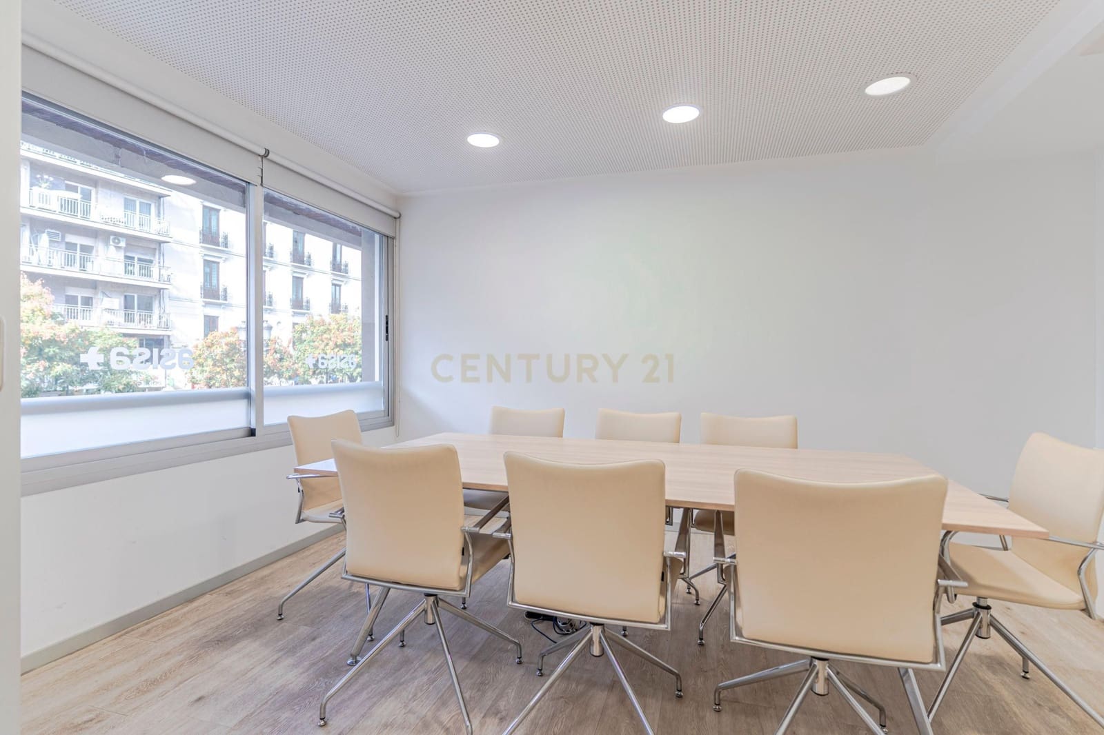 Kontor til salgs i Granada by - € 550 000 (Ref: 9354535)