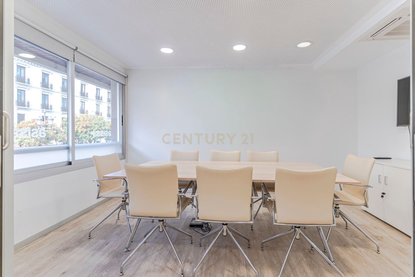 Kontor til salgs i Granada by - € 550 000 (Ref: 9354535)