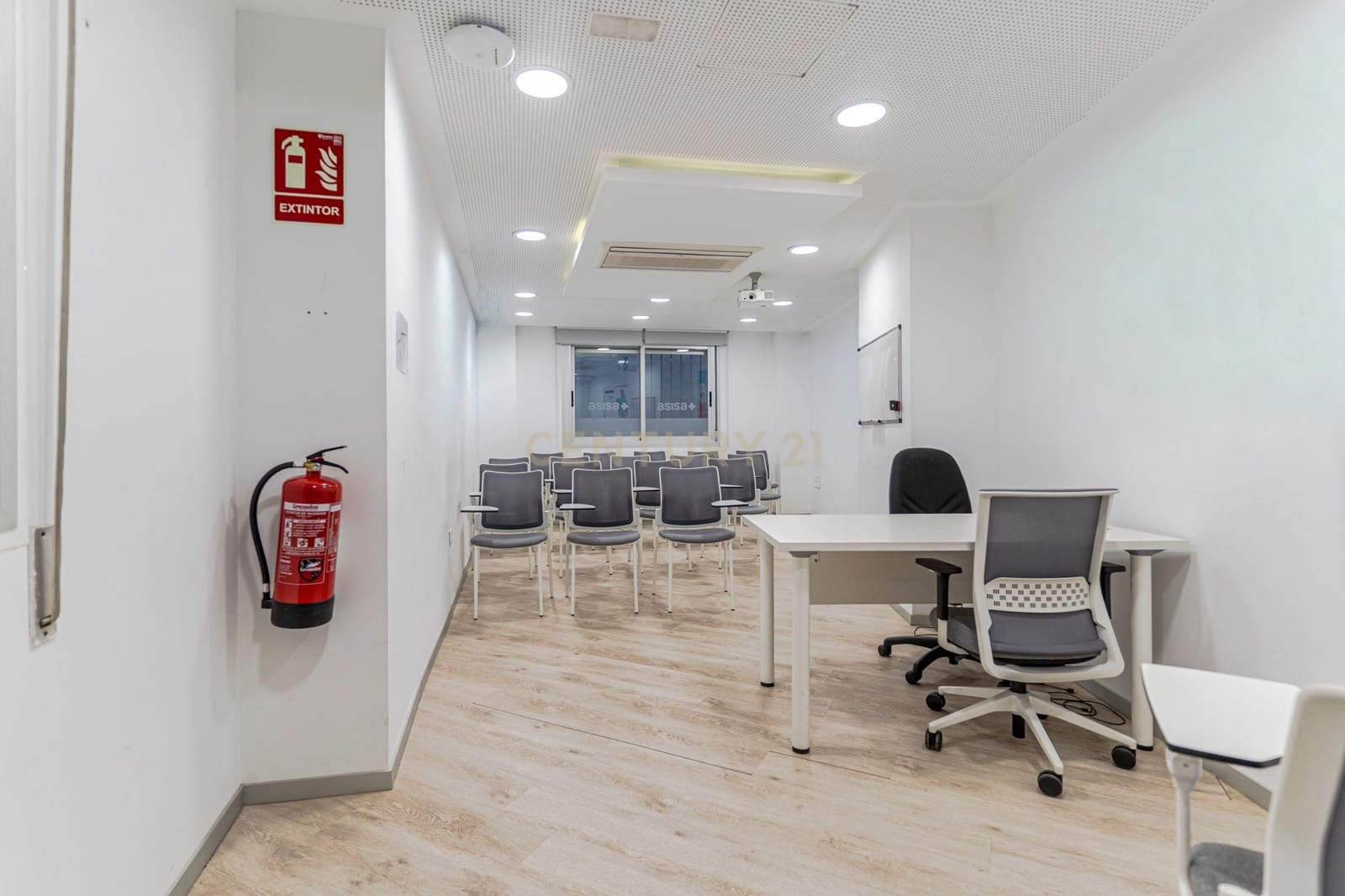 Kontor til salgs i Granada by - € 550 000 (Ref: 9354535)