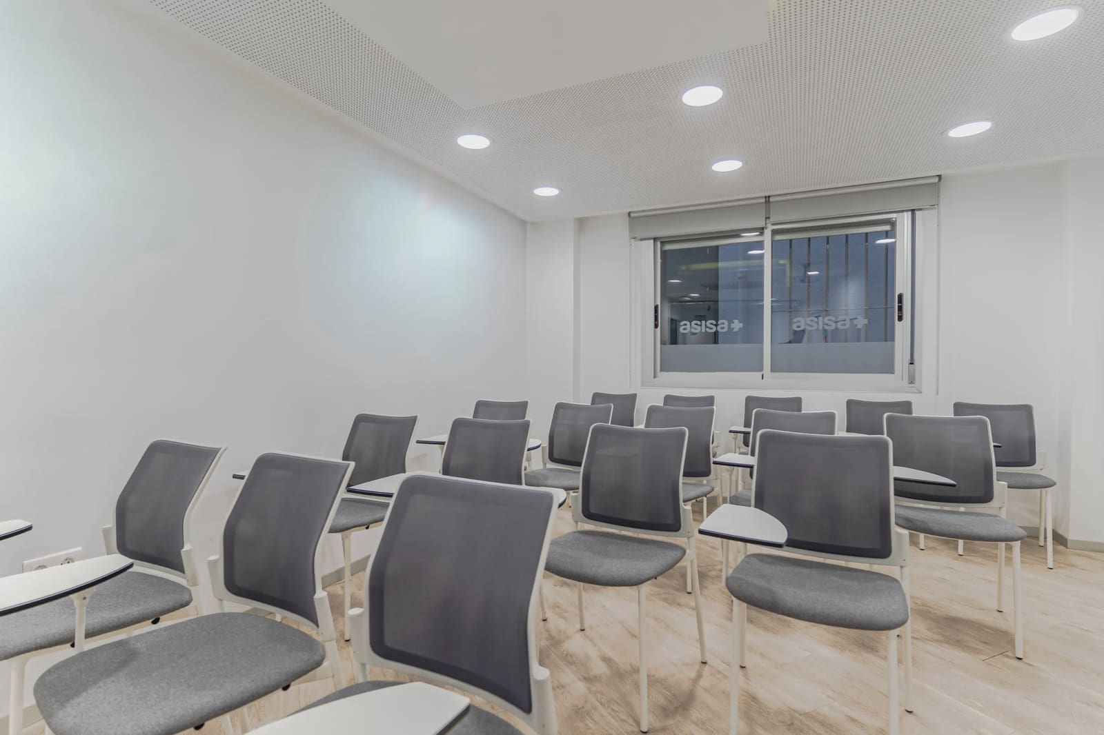 Kontor til salgs i Granada by - € 550 000 (Ref: 9354535)