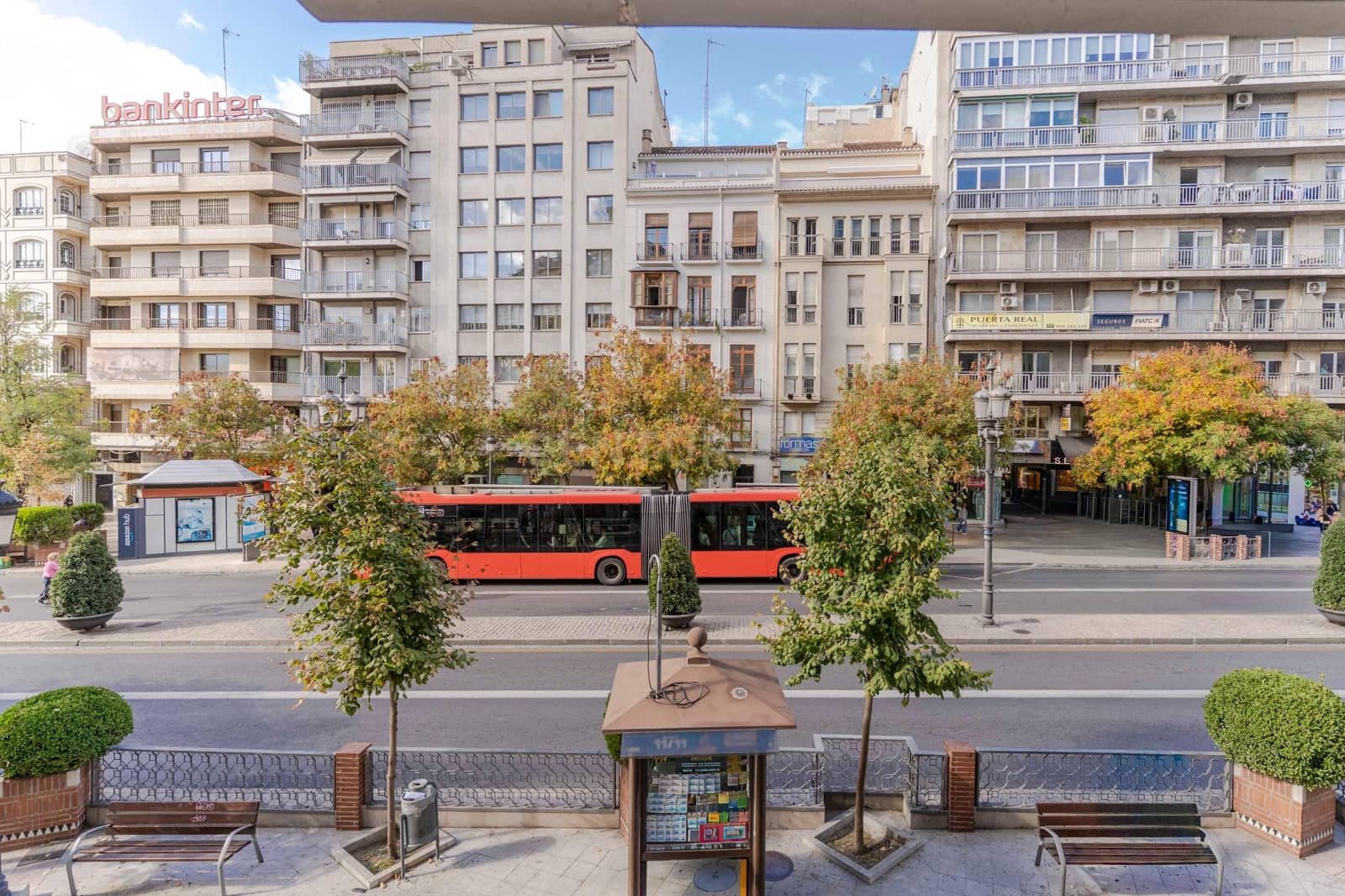 Kontor til salgs i Granada by - € 550 000 (Ref: 9354535)