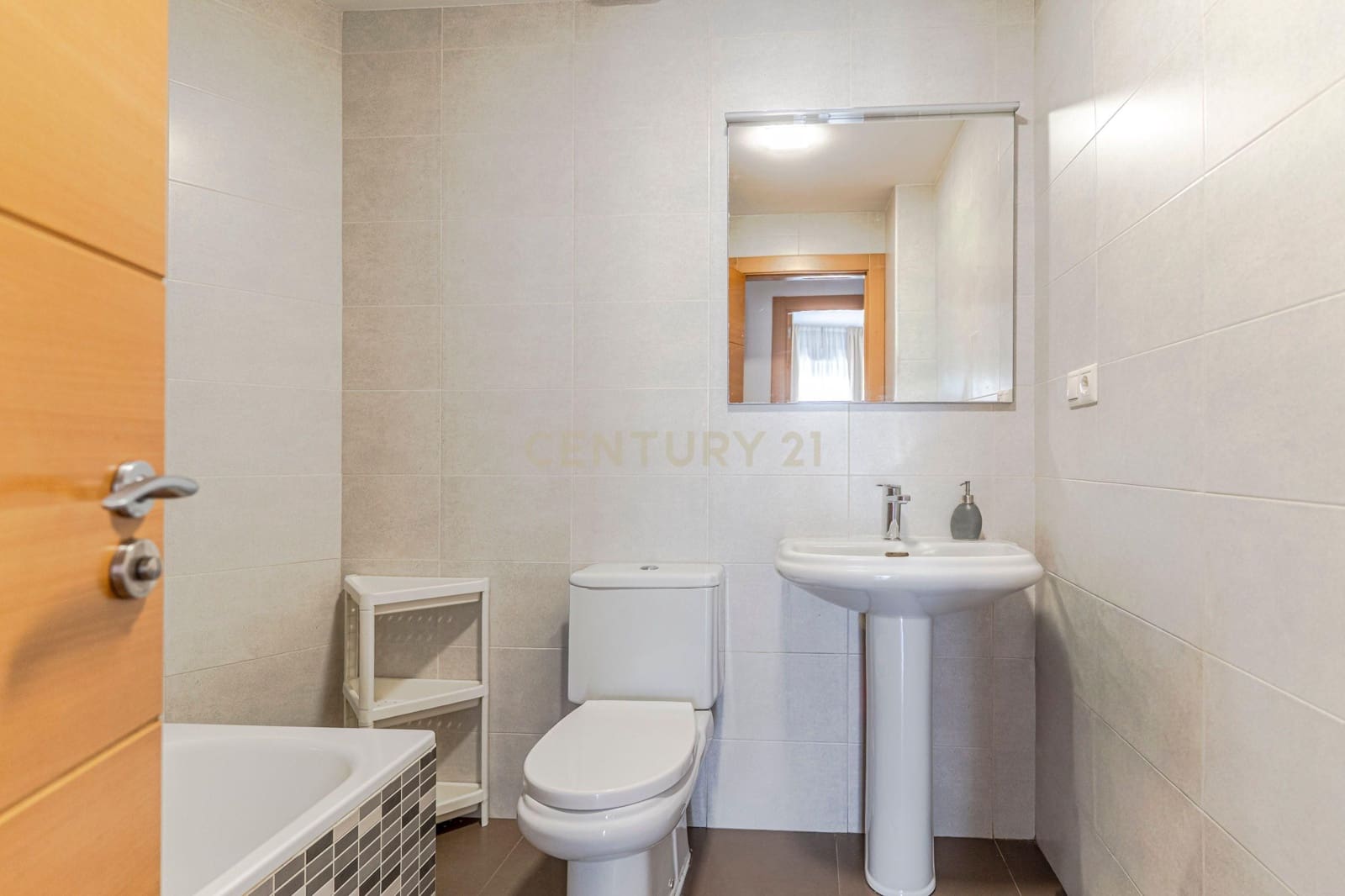 2 bedroom Flat for sale in Salobrena with pool - € 175,000 (Ref: 9388774)