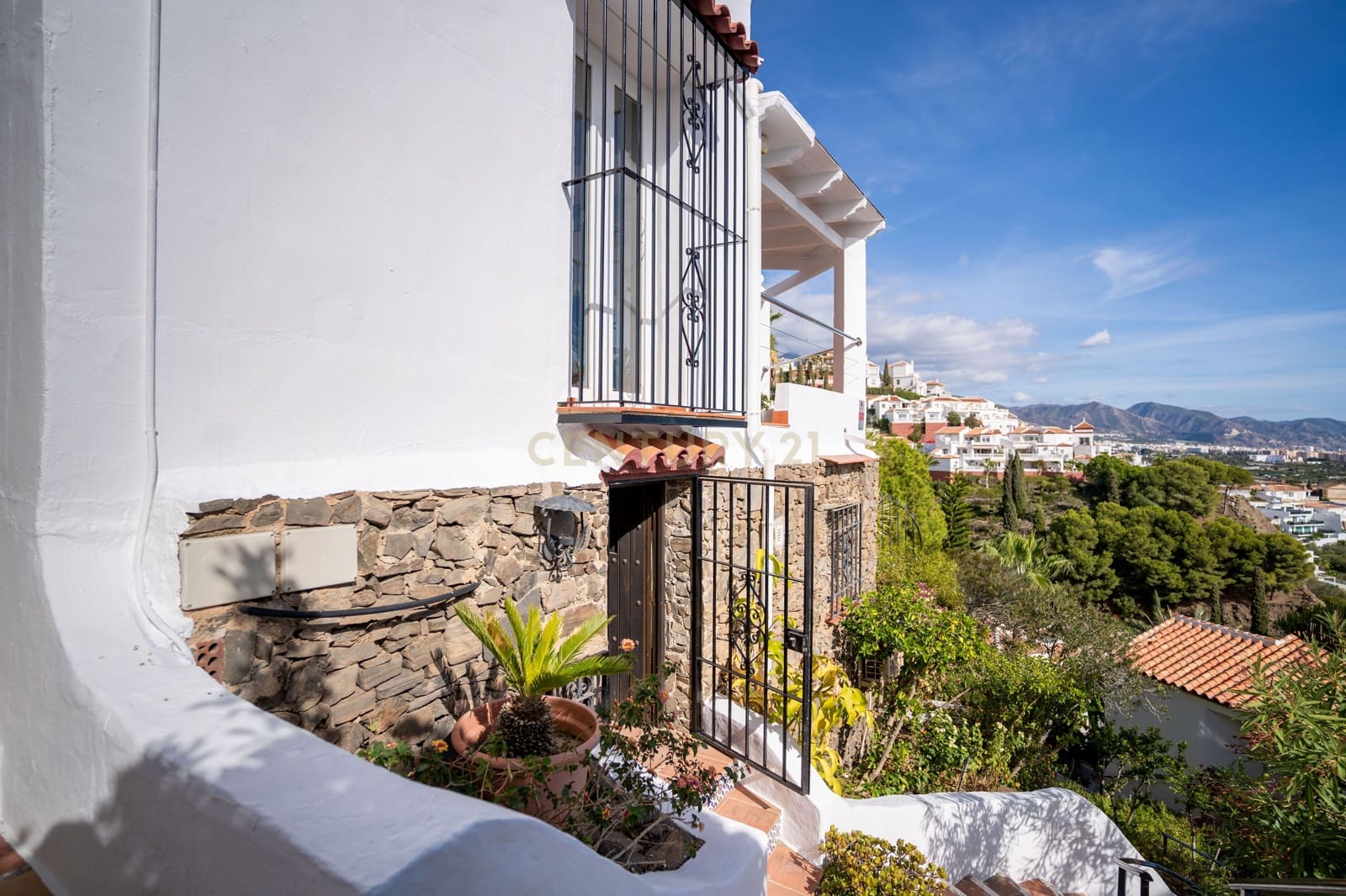 3 bedroom Apartment for rent in Nerja - € 2,000 (Ref: 9389939)