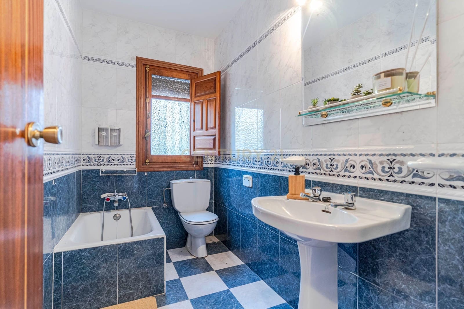 7 slaapkamer Villa te koop in Orgiva met zwembad garage - € 450.000 (Ref: 9390145)