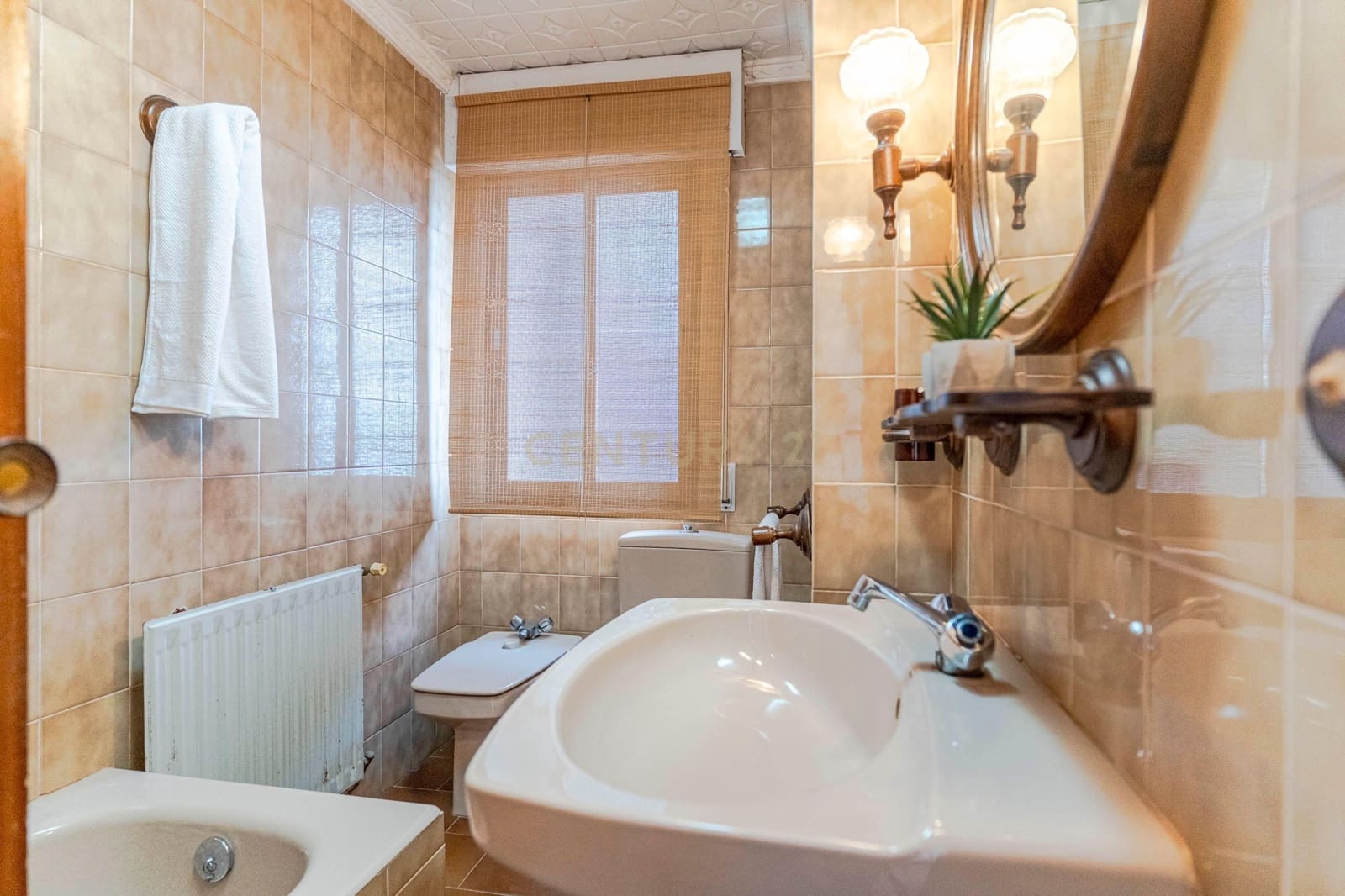 4 makuuhuone Huvila myytävänä paikassa La Zubia - 280 000 € (Ref: 9410318)