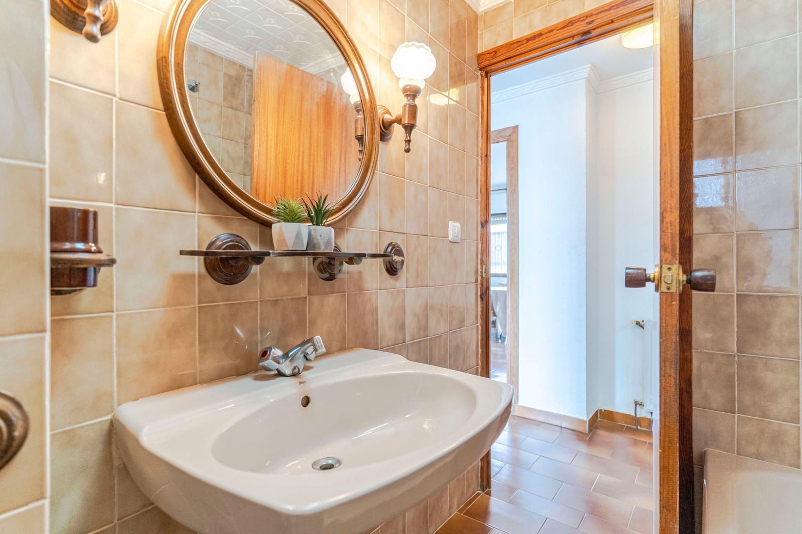 4 makuuhuone Huvila myytävänä paikassa La Zubia - 280 000 € (Ref: 9410318)