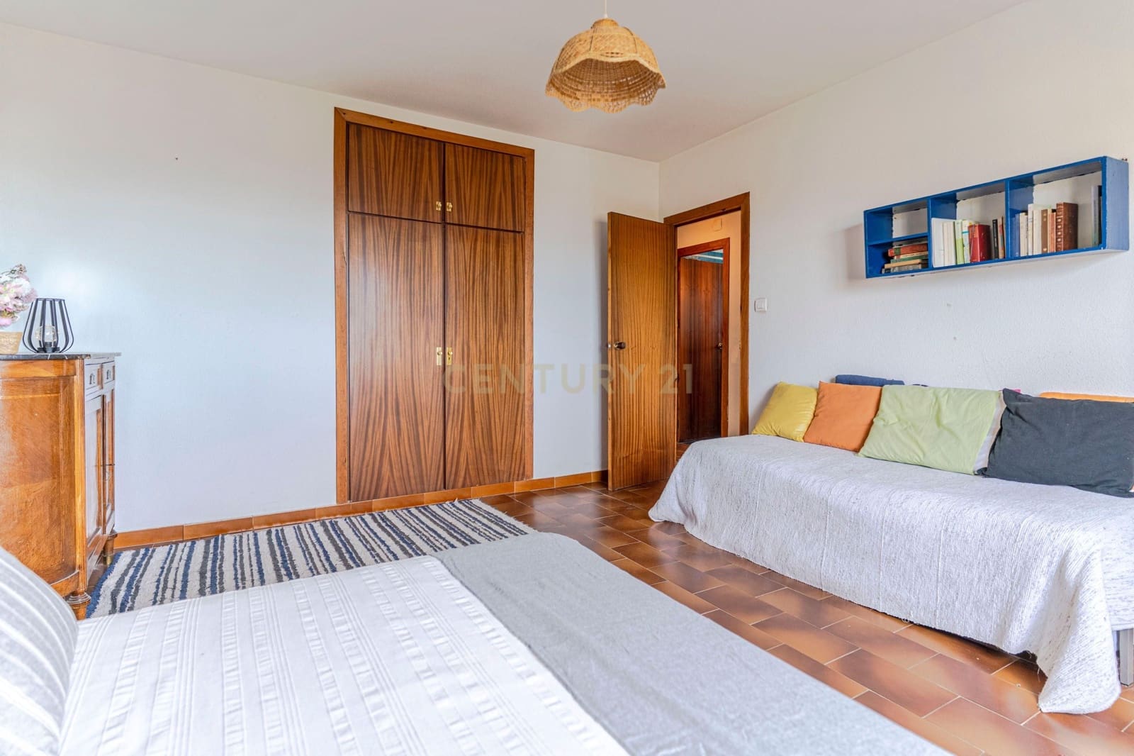 4 makuuhuone Huvila myytävänä paikassa La Zubia - 280 000 € (Ref: 9410318)