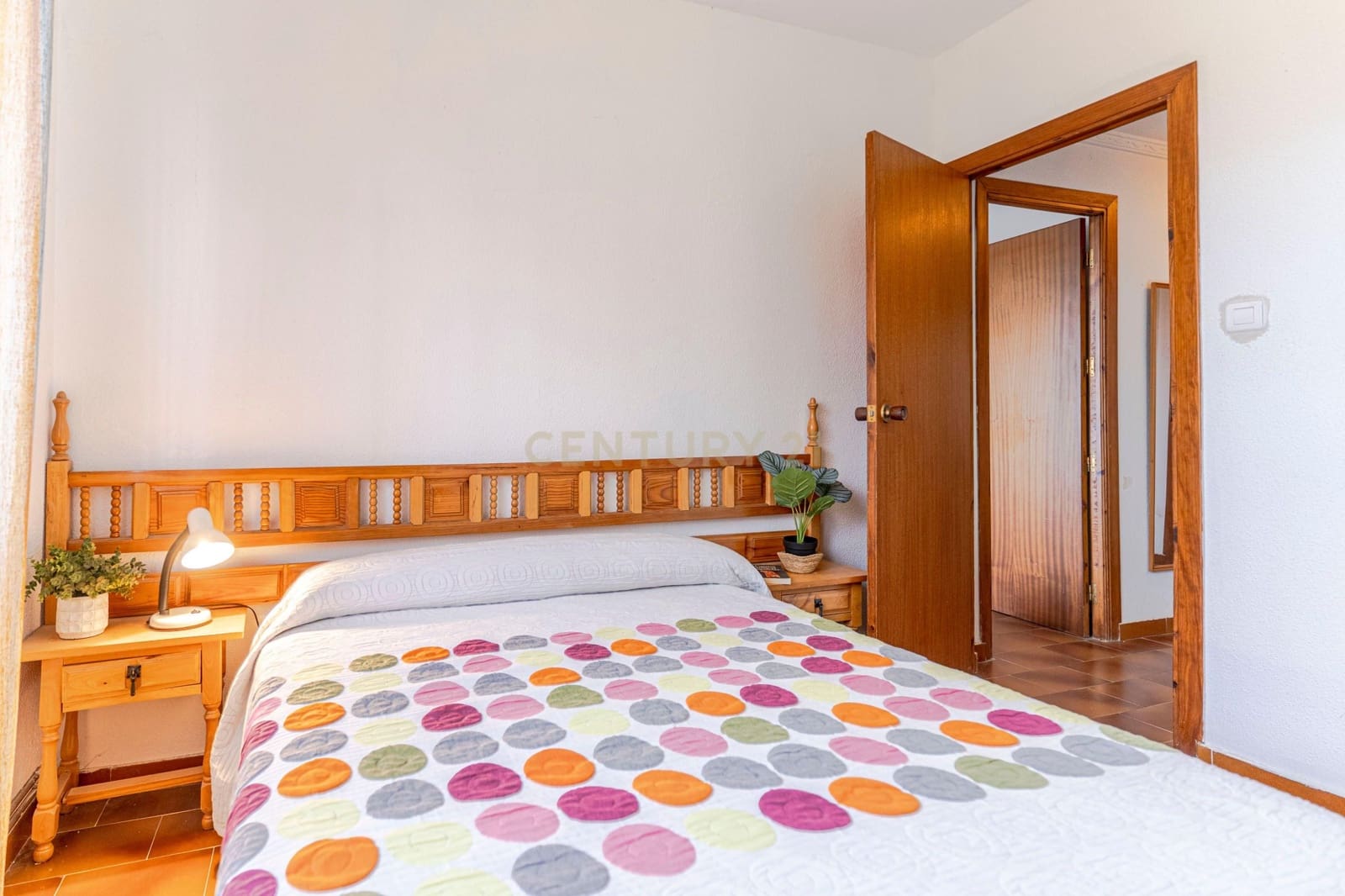 4 makuuhuone Huvila myytävänä paikassa La Zubia - 280 000 € (Ref: 9410318)