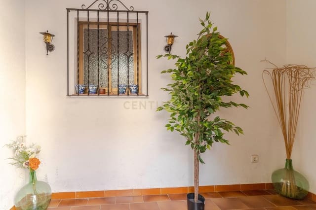 4 soveværelse Villa til salg i La Zubia - € 280.000 (Ref: 9410318)