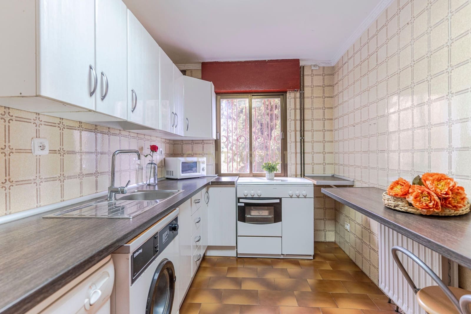 4 makuuhuone Huvila myytävänä paikassa La Zubia - 280 000 € (Ref: 9410318)