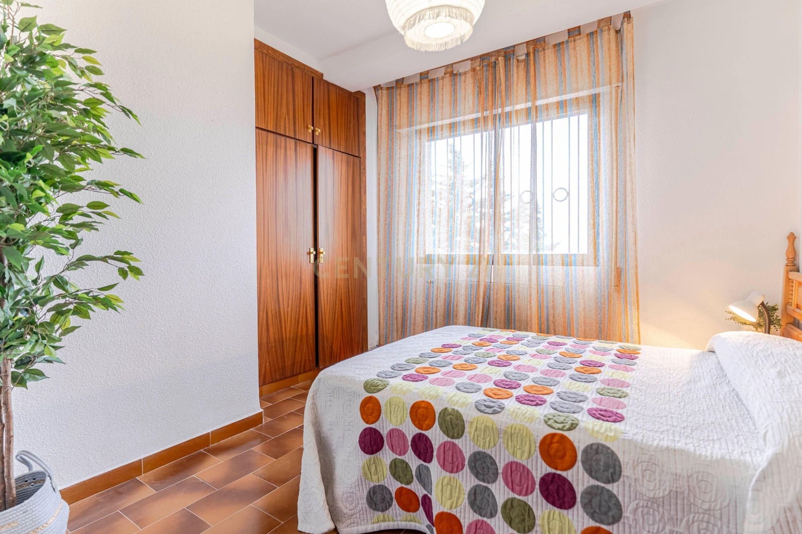 4 makuuhuone Huvila myytävänä paikassa La Zubia - 280 000 € (Ref: 9410318)