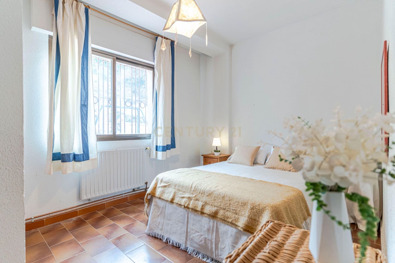 4 makuuhuone Huvila myytävänä paikassa La Zubia - 280 000 € (Ref: 9410318)