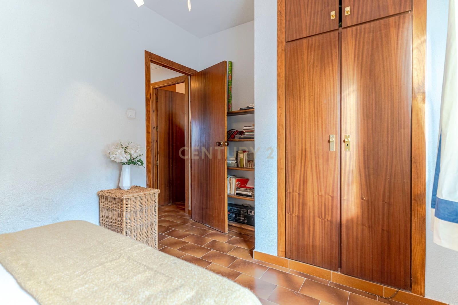 4 makuuhuone Huvila myytävänä paikassa La Zubia - 280 000 € (Ref: 9410318)