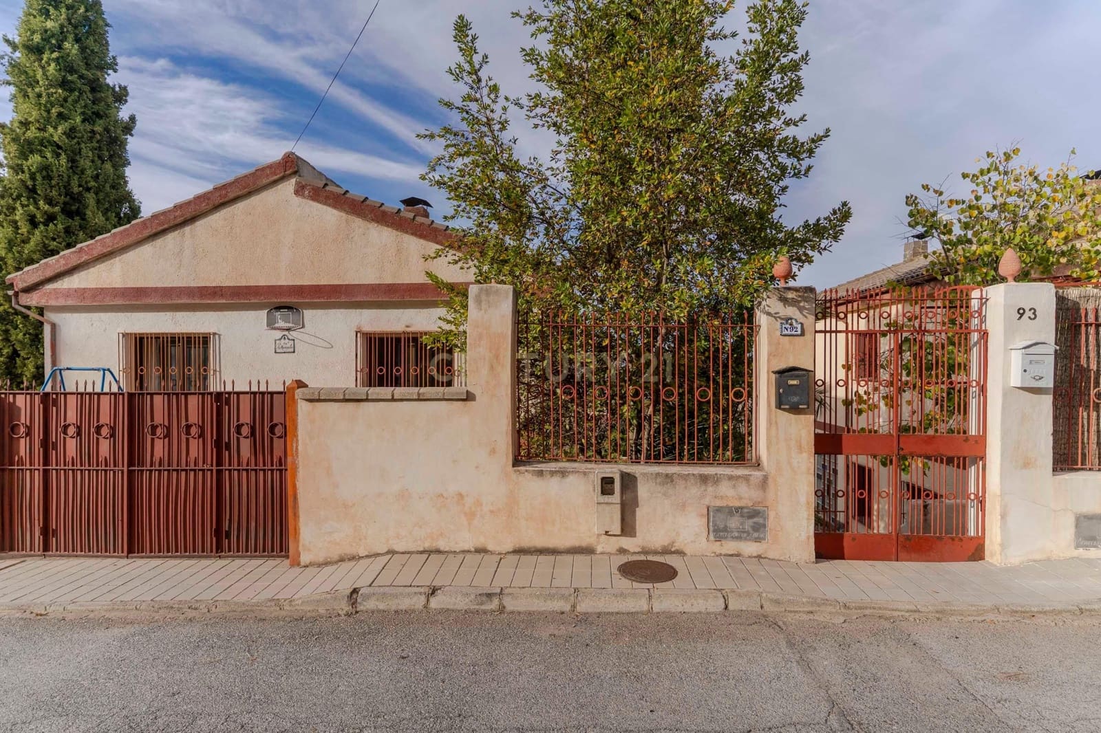 4 makuuhuone Huvila myytävänä paikassa La Zubia - 280 000 € (Ref: 9410318)