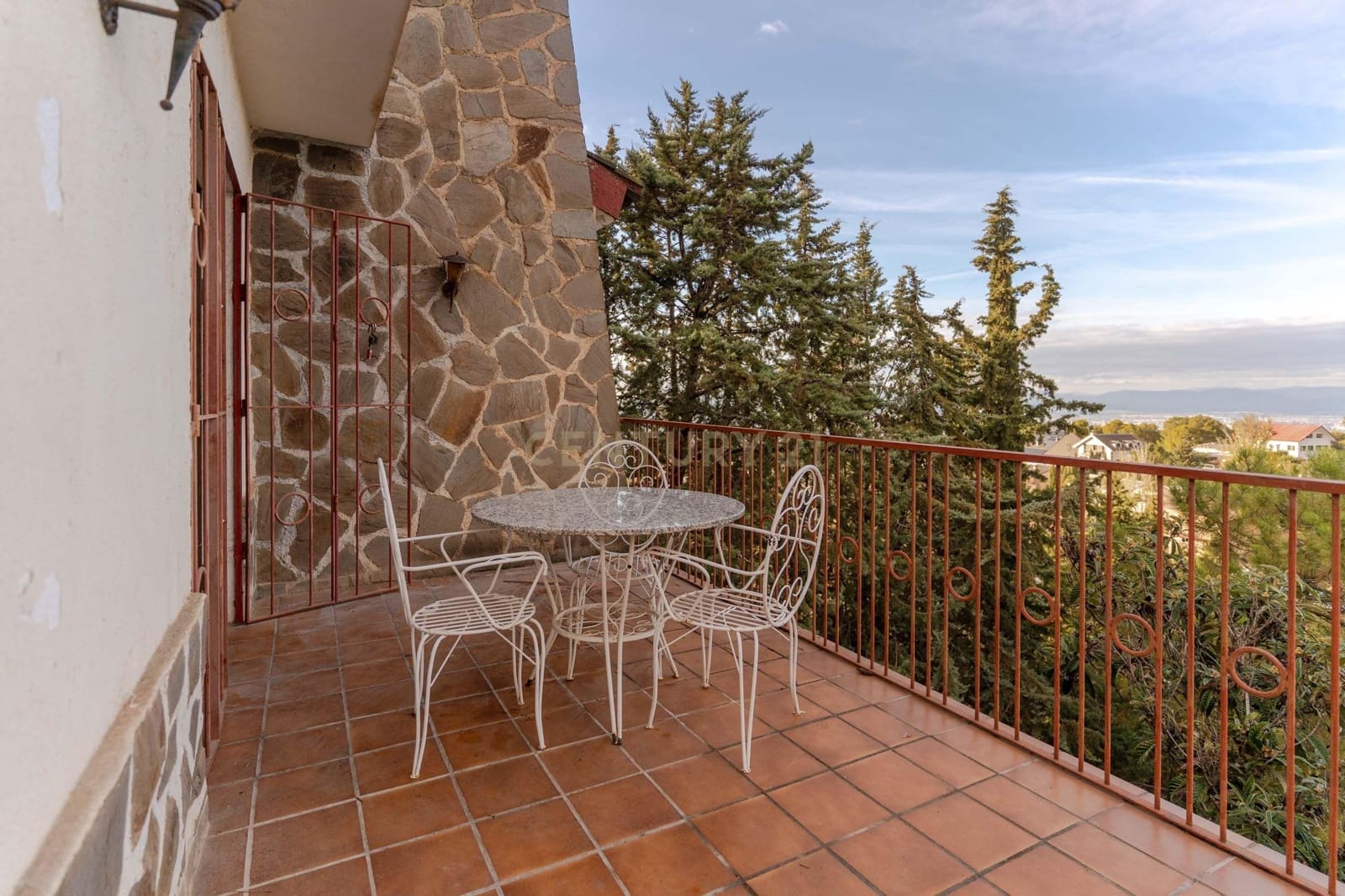 4 makuuhuone Huvila myytävänä paikassa La Zubia - 280 000 € (Ref: 9410318)