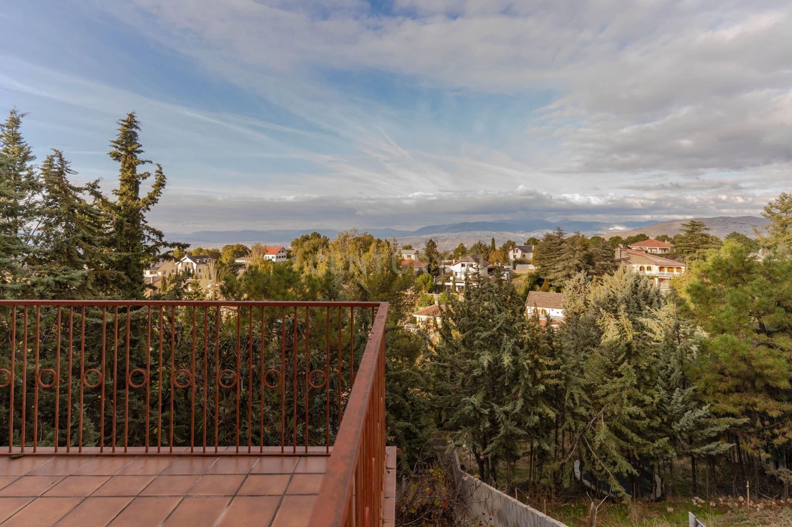 4 makuuhuone Huvila myytävänä paikassa La Zubia - 280 000 € (Ref: 9410318)