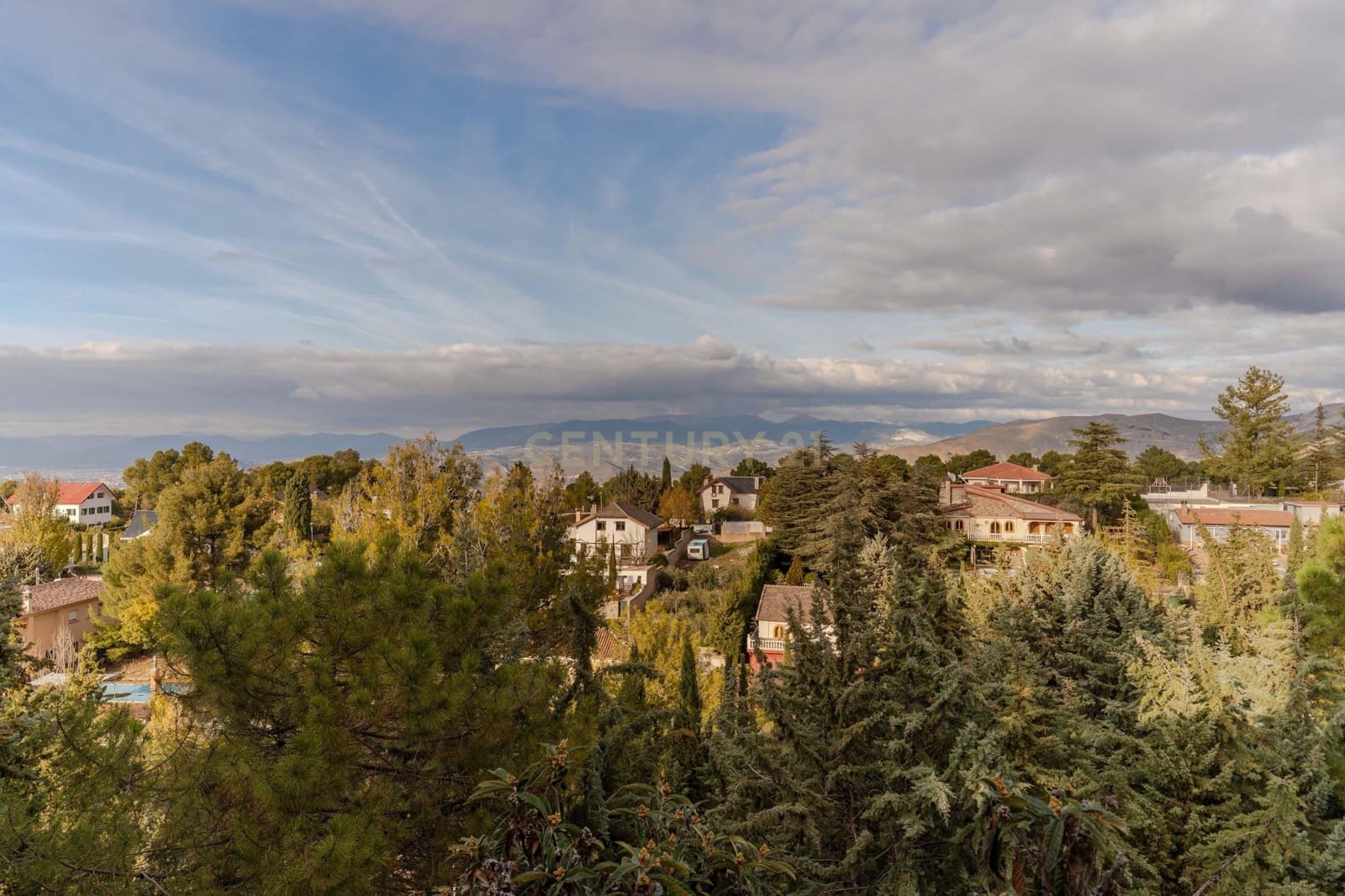 4 makuuhuone Huvila myytävänä paikassa La Zubia - 280 000 € (Ref: 9410318)