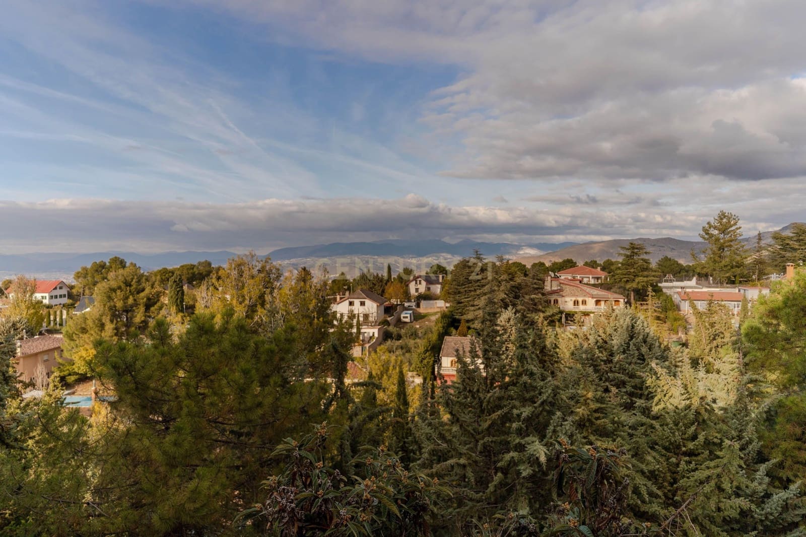 4 makuuhuone Huvila myytävänä paikassa La Zubia - 280 000 € (Ref: 9410318)