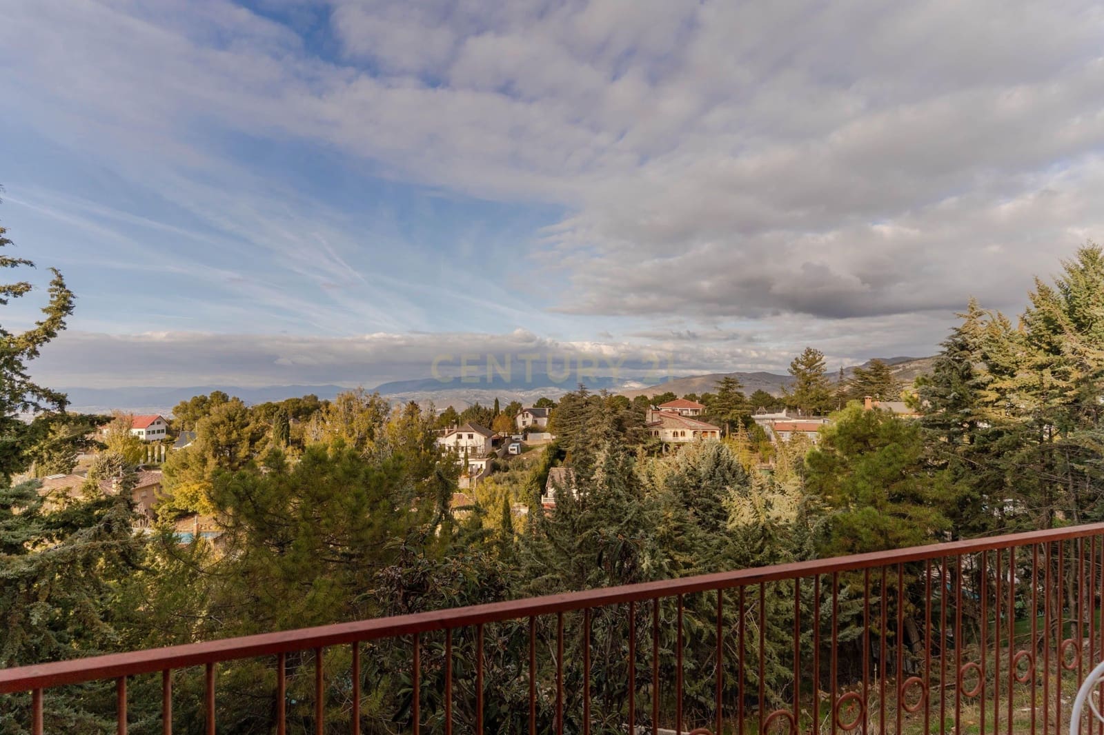 4 makuuhuone Huvila myytävänä paikassa La Zubia - 280 000 € (Ref: 9410318)