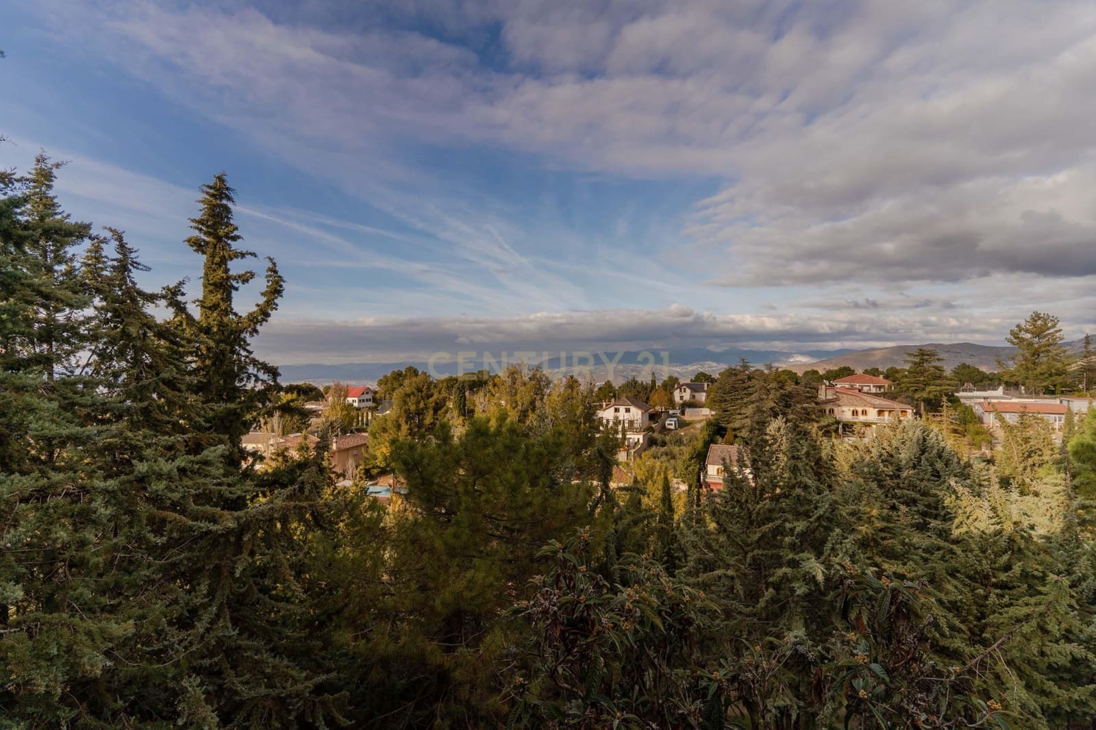 4 makuuhuone Huvila myytävänä paikassa La Zubia - 280 000 € (Ref: 9410318)