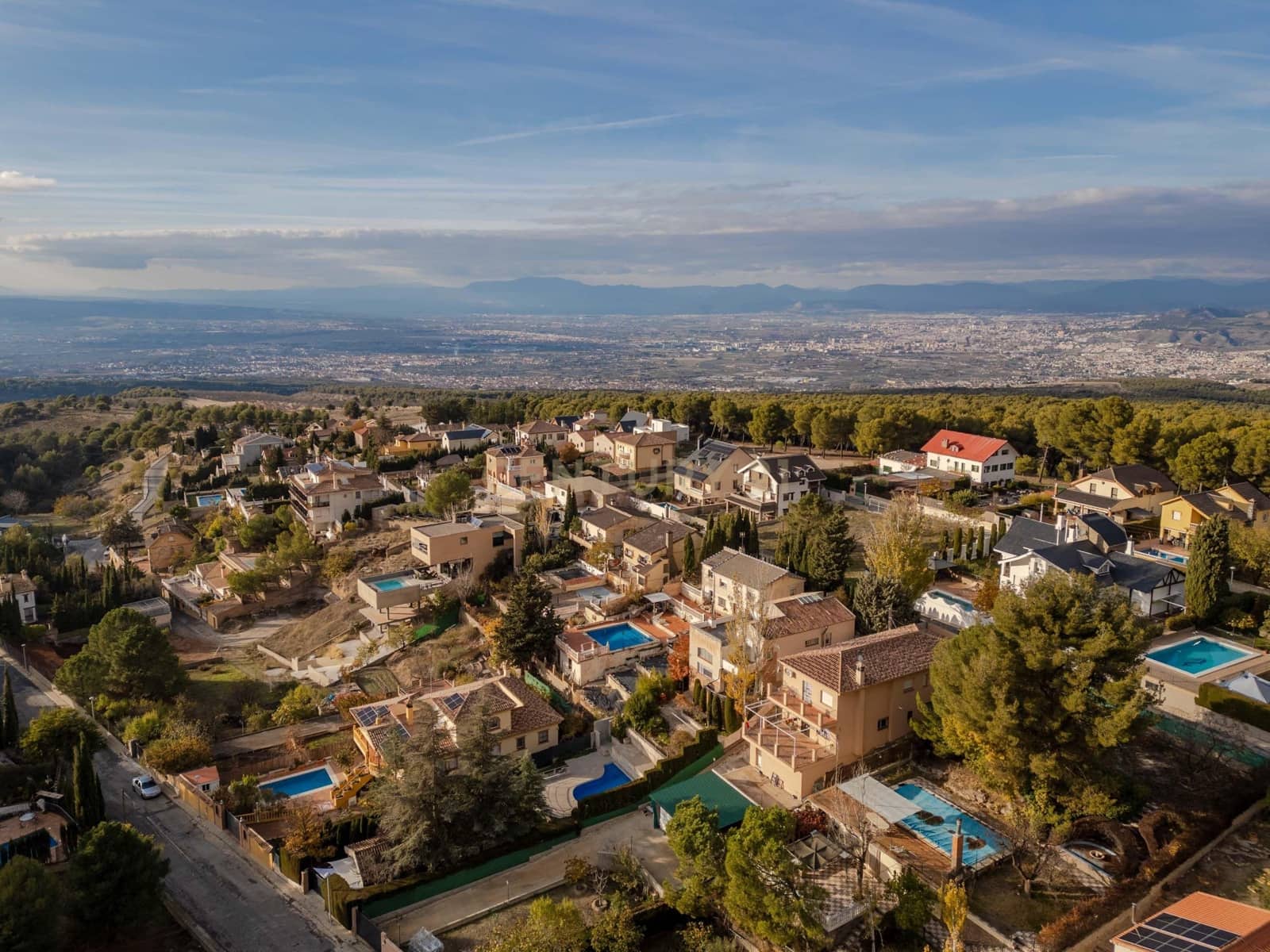 4 makuuhuone Huvila myytävänä paikassa La Zubia - 280 000 € (Ref: 9410318)