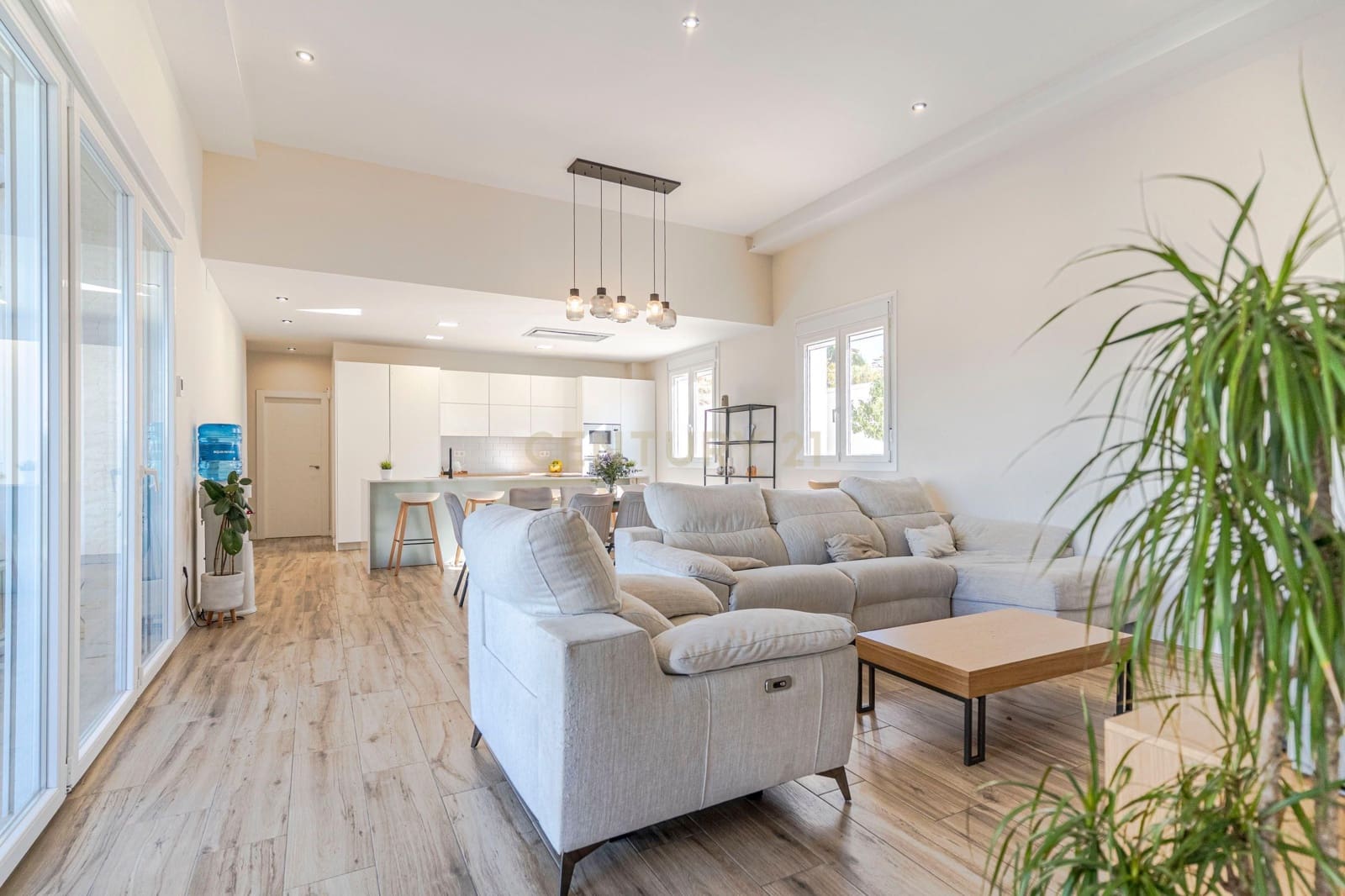 4 soveværelse Villa til salg i Dilar med swimmingpool garage - € 439.900 (Ref: 9412974)