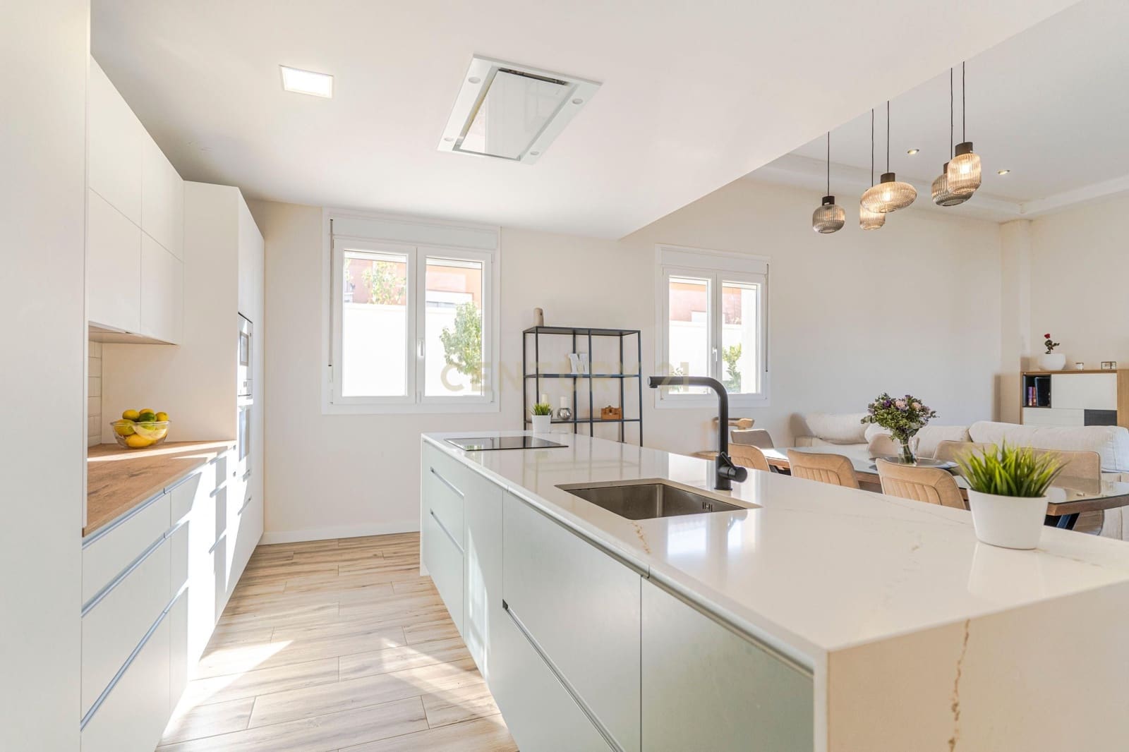 4 soveværelse Villa til salg i Dilar med swimmingpool garage - € 439.900 (Ref: 9412974)