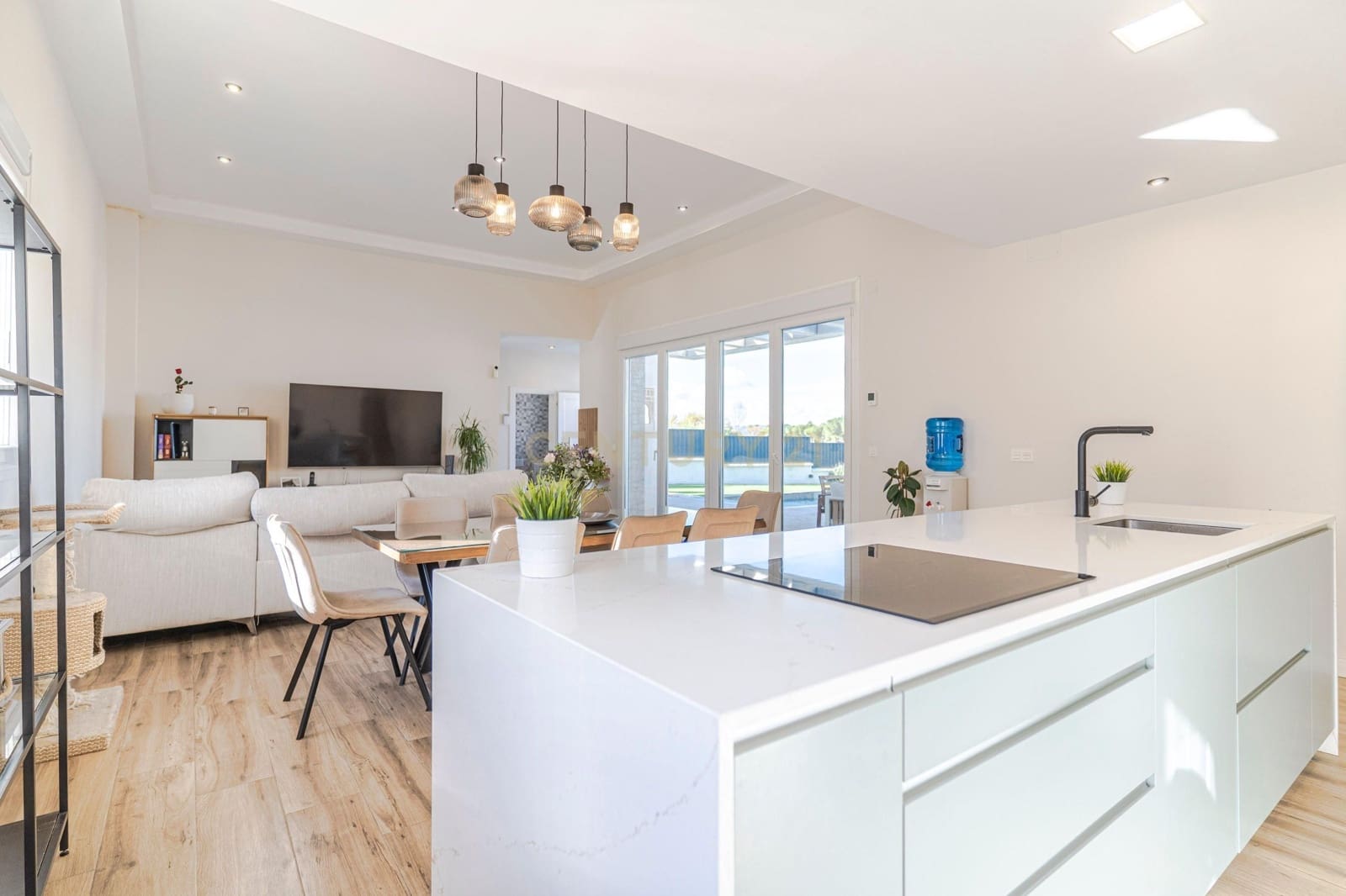 4 soveværelse Villa til salg i Dilar med swimmingpool garage - € 439.900 (Ref: 9412974)