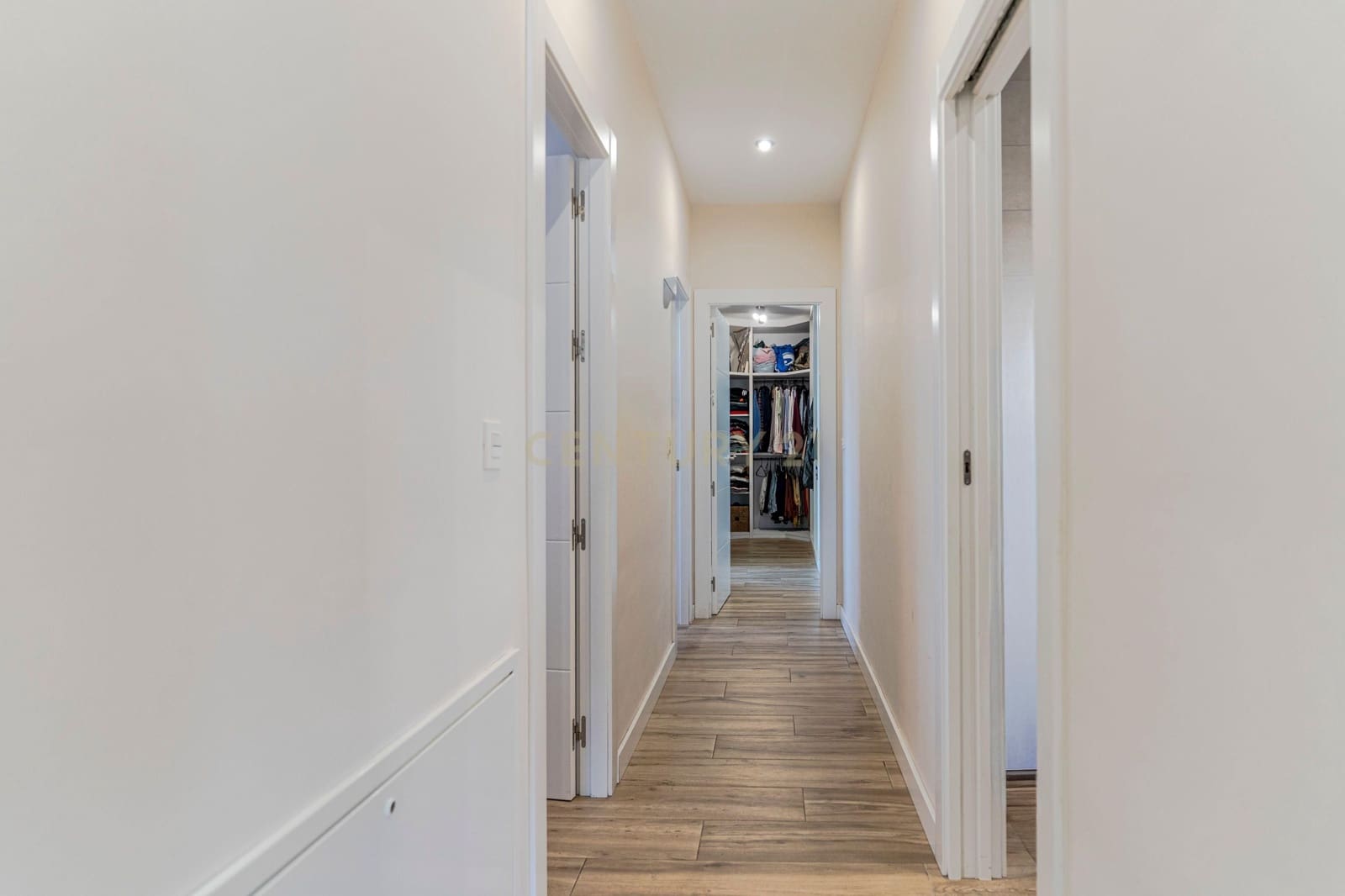 4 soveværelse Villa til salg i Dilar med swimmingpool garage - € 439.900 (Ref: 9412974)