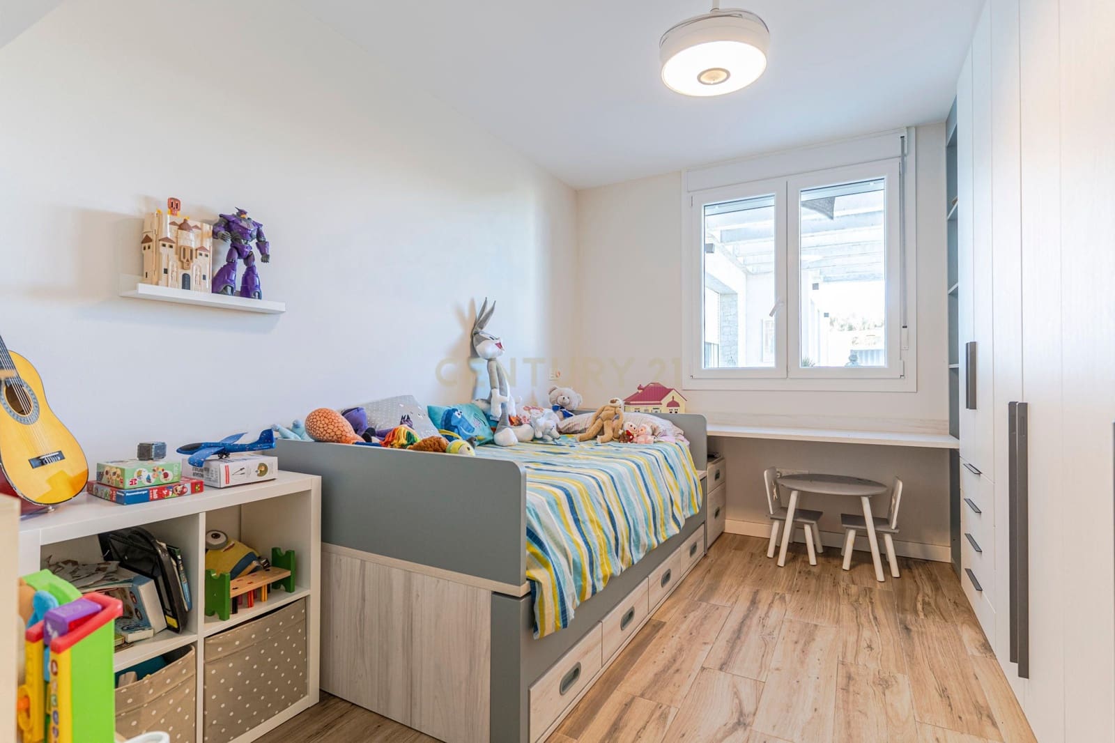 4 soveværelse Villa til salg i Dilar med swimmingpool garage - € 439.900 (Ref: 9412974)