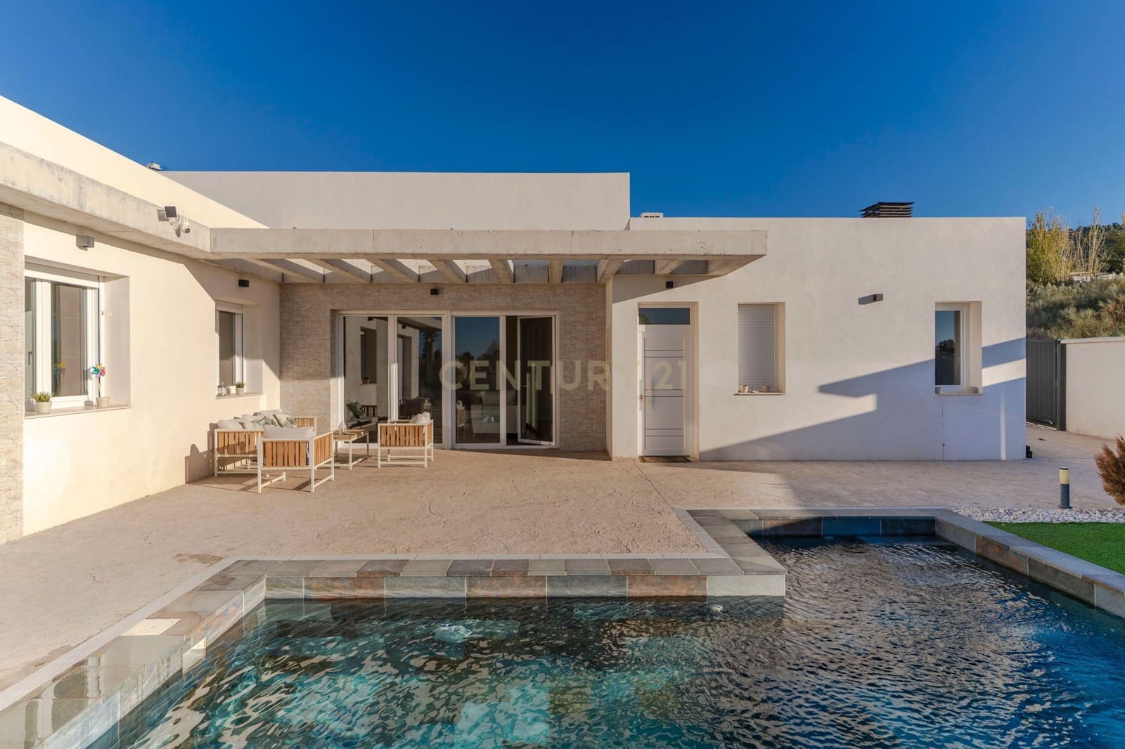 4 soveværelse Villa til salg i Dilar med swimmingpool garage - € 439.900 (Ref: 9412974)