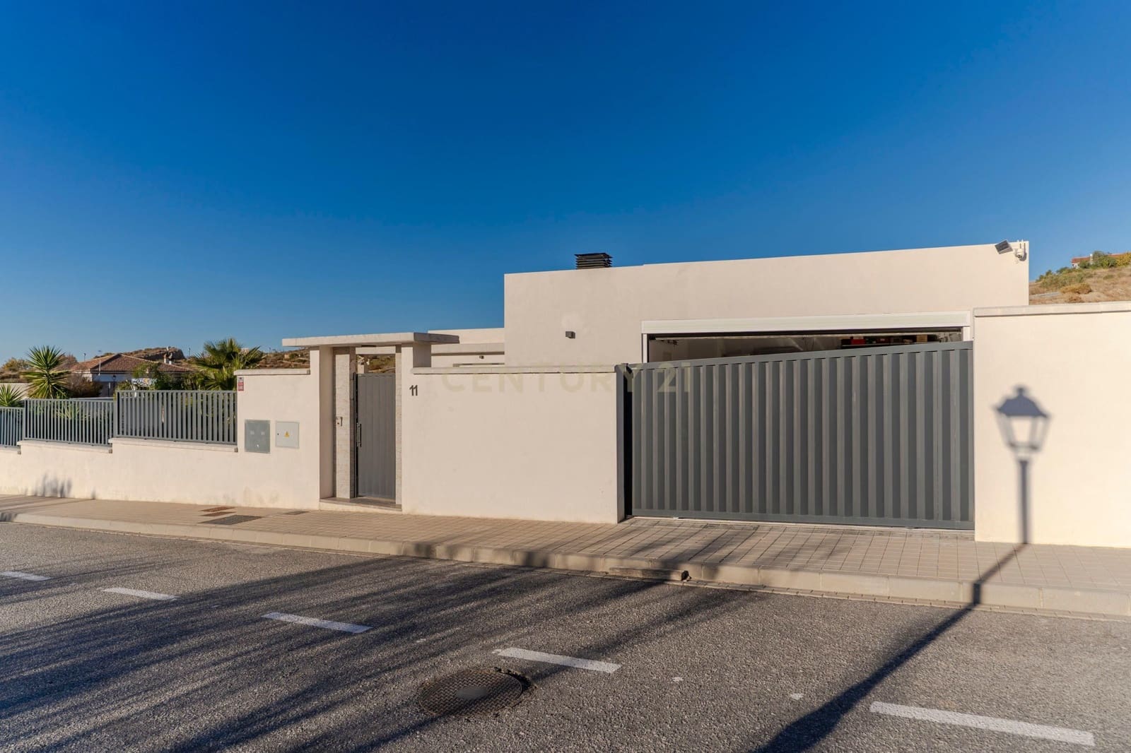 4 soveværelse Villa til salg i Dilar med swimmingpool garage - € 439.900 (Ref: 9412974)