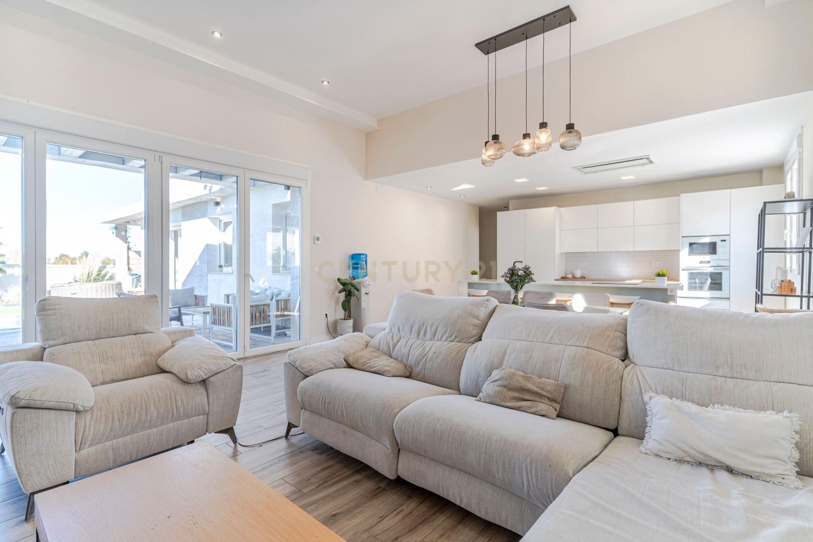 4 soveværelse Villa til salg i Dilar med swimmingpool garage - € 439.900 (Ref: 9412974)