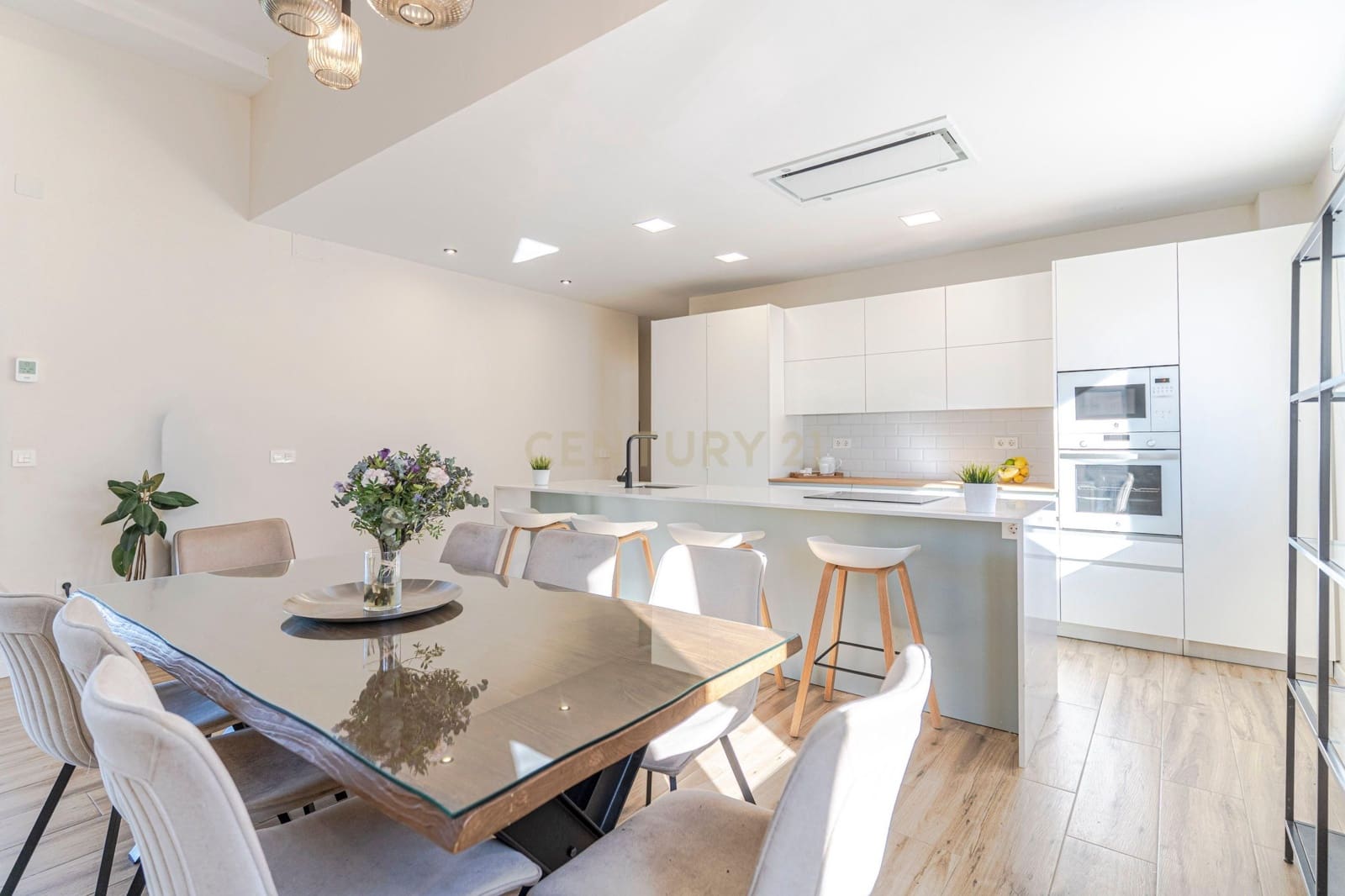 4 soveværelse Villa til salg i Dilar med swimmingpool garage - € 439.900 (Ref: 9412974)