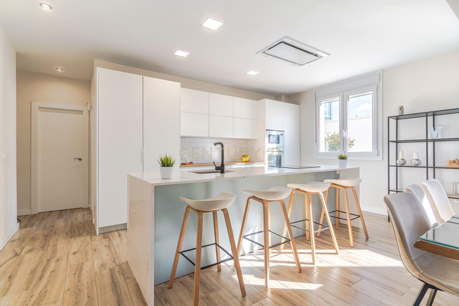 4 soveværelse Villa til salg i Dilar med swimmingpool garage - € 439.900 (Ref: 9412974)