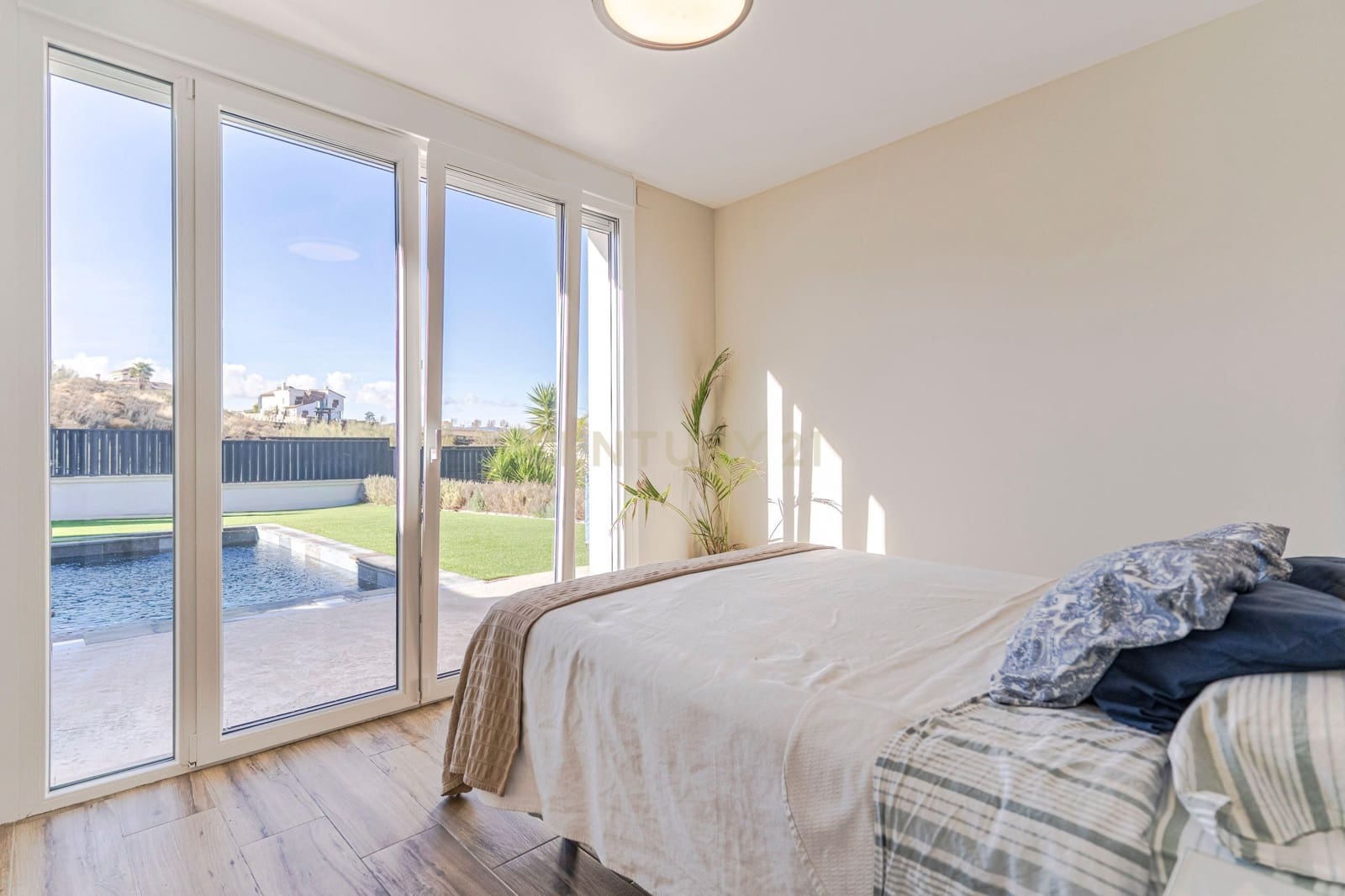 4 soveværelse Villa til salg i Dilar med swimmingpool garage - € 439.900 (Ref: 9412974)