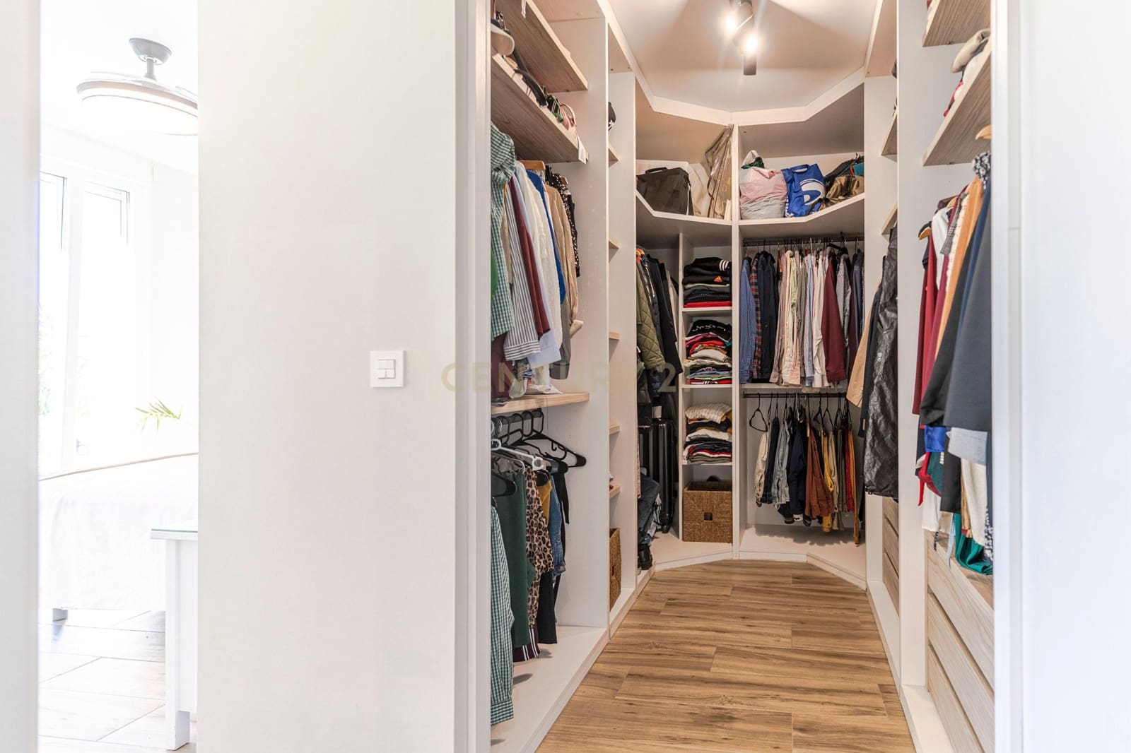 4 soveværelse Villa til salg i Dilar med swimmingpool garage - € 439.900 (Ref: 9412974)