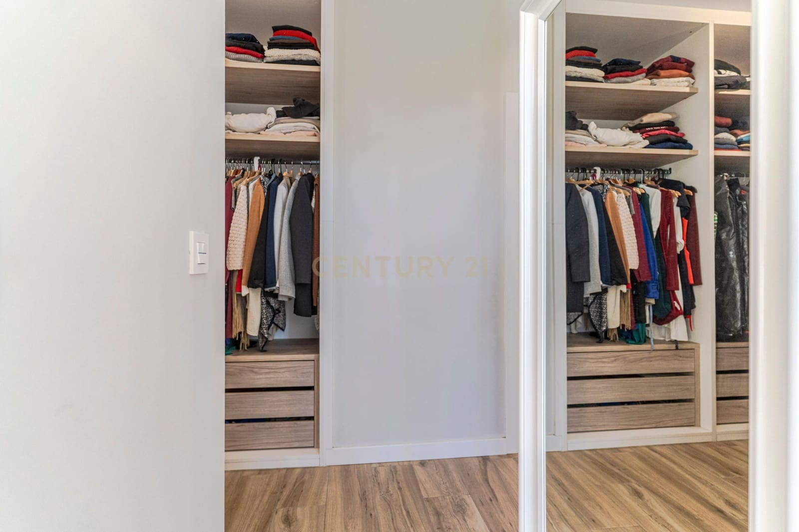 4 soveværelse Villa til salg i Dilar med swimmingpool garage - € 439.900 (Ref: 9412974)