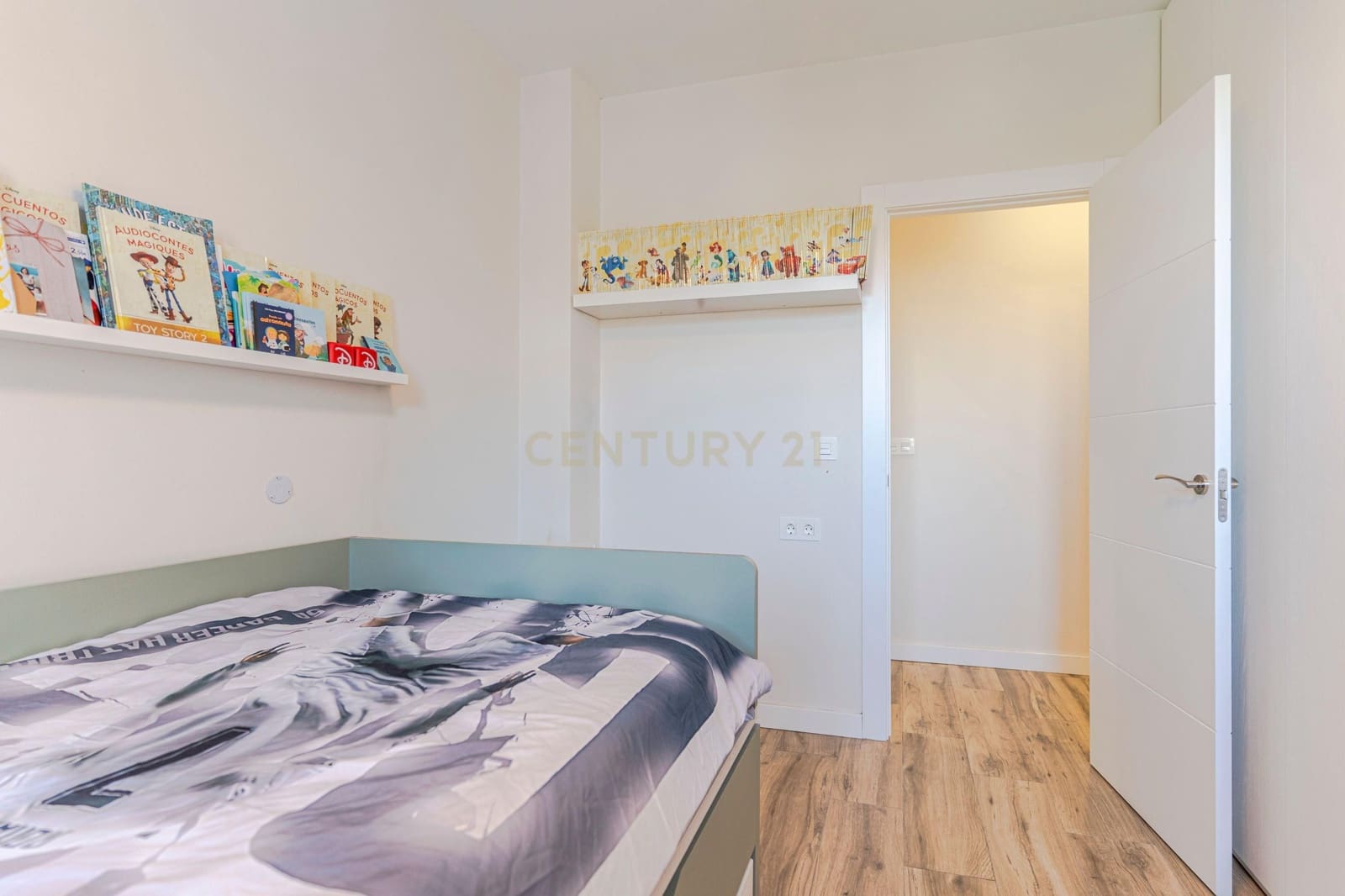 4 soveværelse Villa til salg i Dilar med swimmingpool garage - € 439.900 (Ref: 9412974)